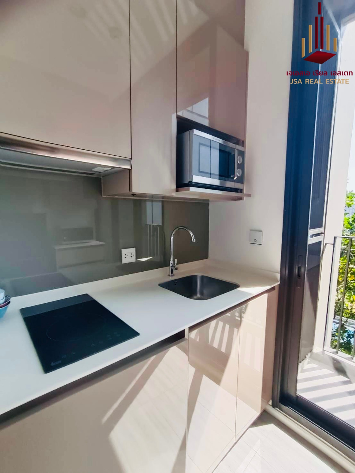 ขายคอนโดอ่อนนุช อุดมสุข : ✨ For Sale : Whizdom Essence  Condo  ✨  💰 only 5,200,000 thb