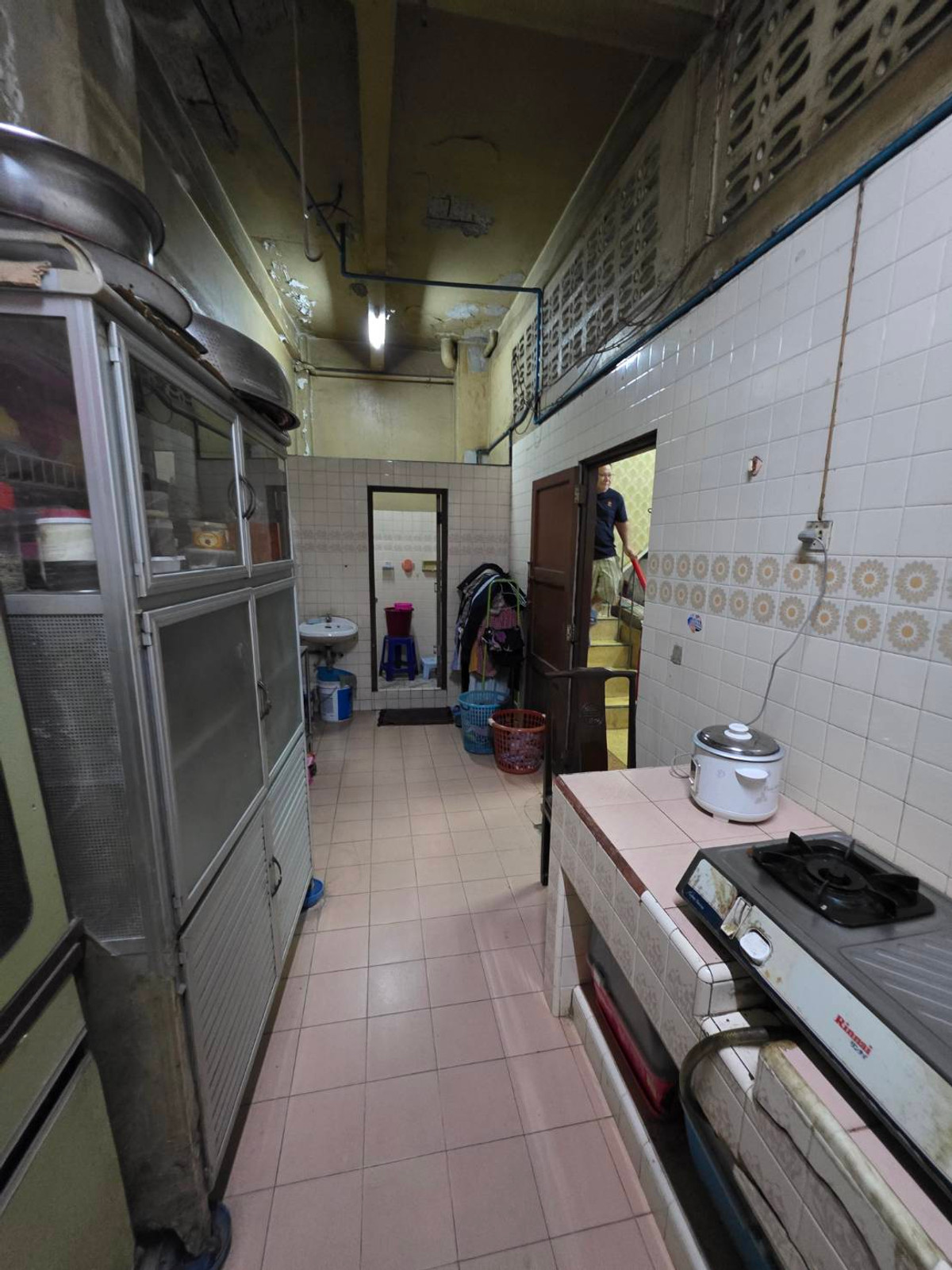 For SaleShop HouseRamkhamhaeng, Hua Mak : Commercial building for sale, located in Soi Ramkhamhaeng 37/1, only 100 meters from the entrance of the alley.