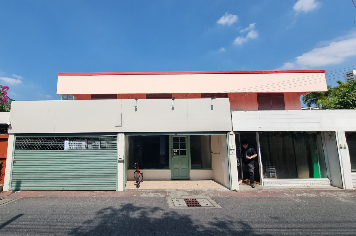 For RentRetail SpaceSukhumvit, Asoke, Thonglor : Shop for rent, Thonglor, no parking. Suitable for businesses that do not use loud noises and are quiet.