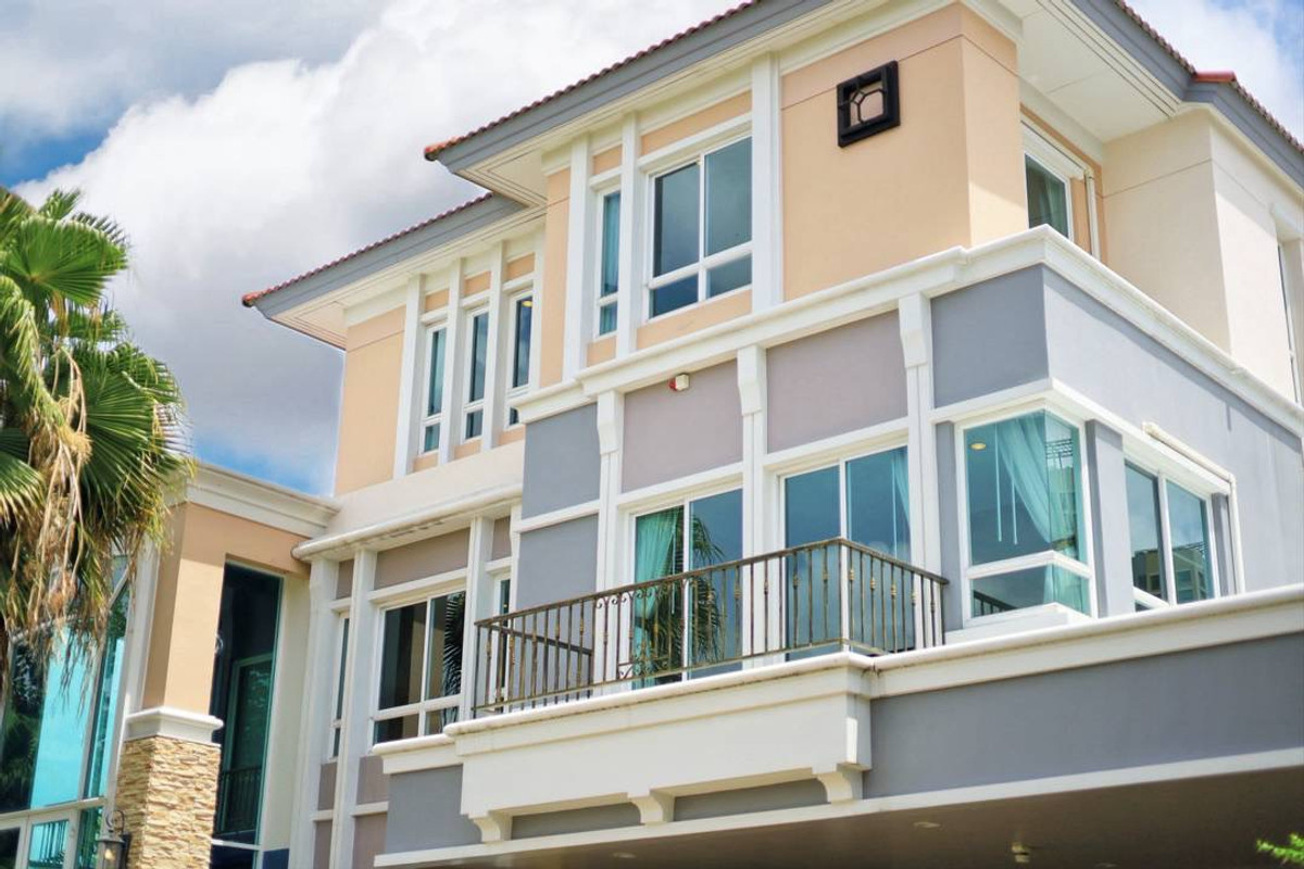 For RentHousePinklao, Charansanitwong : 3-story detached house for rent, Grand Bangkok Boulevard Sathorn-Kanlapaphruek, near Sampeng 2, near Lak Song MRT station and BTS Bang Wa, land size 96.5 sq m., usable area 464 sq m., 5 bedrooms, 6 bathrooms and a maids room. With private swimming pool