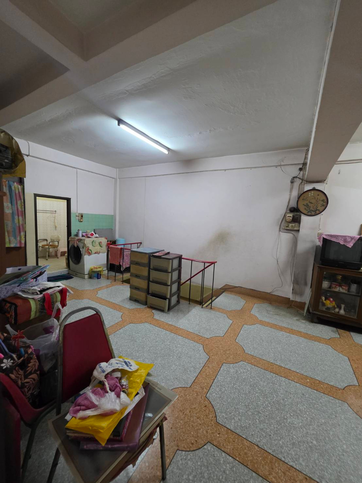 For SaleShop HouseRamkhamhaeng, Hua Mak : Commercial building for sale, located in Soi Ramkhamhaeng 37/1, only 100 meters from the entrance of the alley.