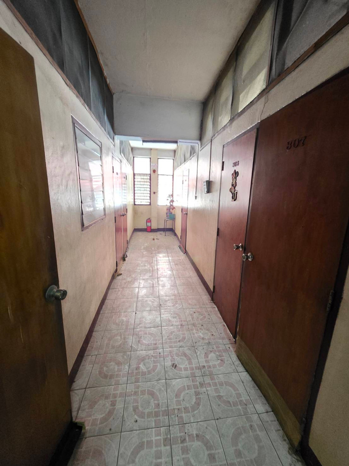 For SaleShop HouseRamkhamhaeng, Hua Mak : Commercial building for sale, located in Soi Ramkhamhaeng 37/1, only 100 meters from the entrance of the alley.