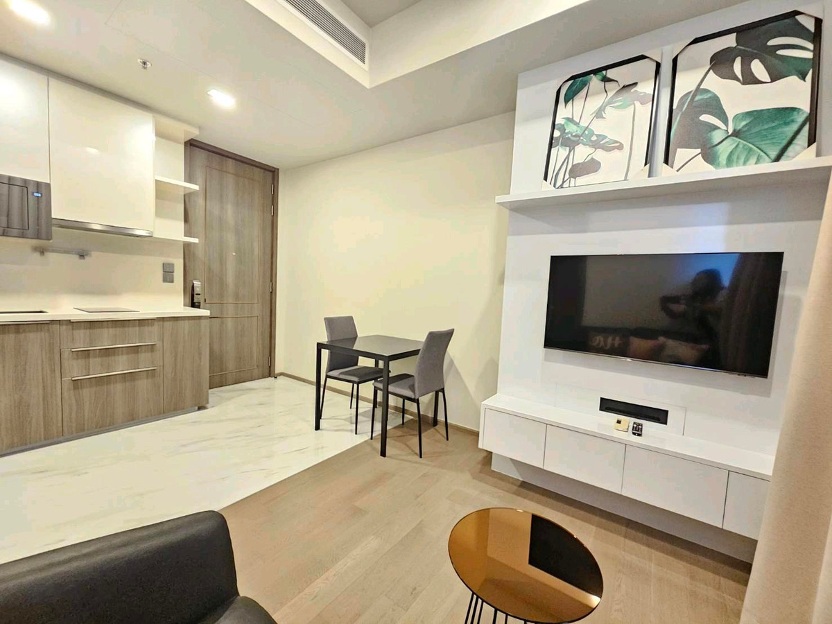 For RentCondoSukhumvit, Asoke, Thonglor : For Rent: Celes Asoke, near BTS Asoke, MRT Sukhumvit, fully furnished + electrical appliances, size 35 sq m., rent 35,000 baht, including common fees.