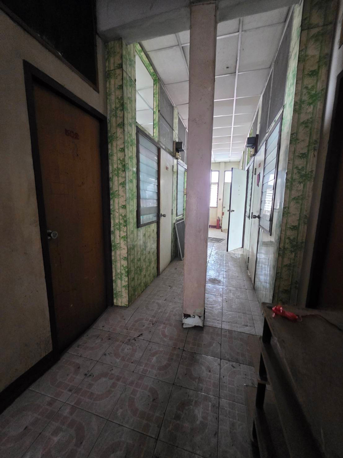 For SaleShop HouseRamkhamhaeng, Hua Mak : Commercial building for sale, located in Soi Ramkhamhaeng 37/1, only 100 meters from the entrance of the alley.