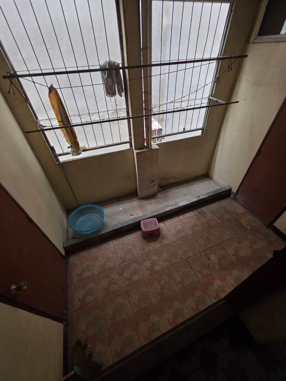 For SaleShop HouseRamkhamhaeng, Hua Mak : Commercial building for sale, located in Soi Ramkhamhaeng 37/1, only 100 meters from the entrance of the alley.