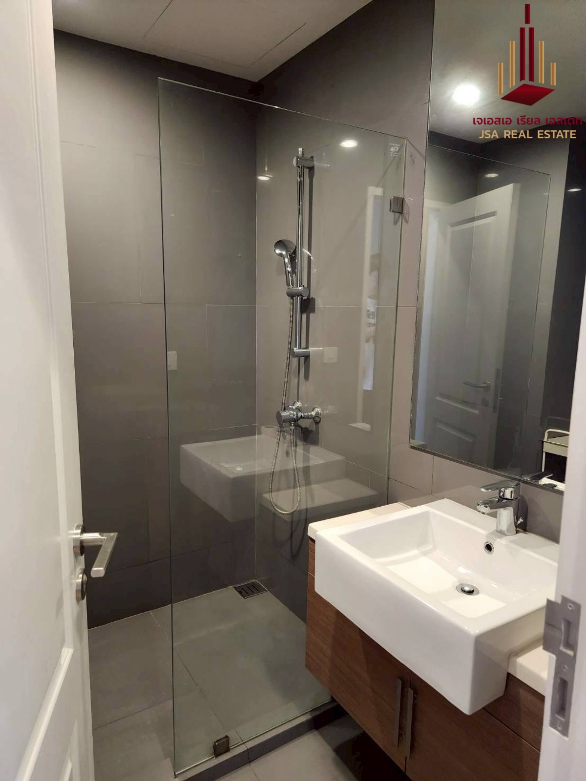 ให้เช่าคอนโดสาทร นราธิวาส : ✨ For Rent: Noble Revo Silom Condo ✨ 💰 Only 17,000 THB/month