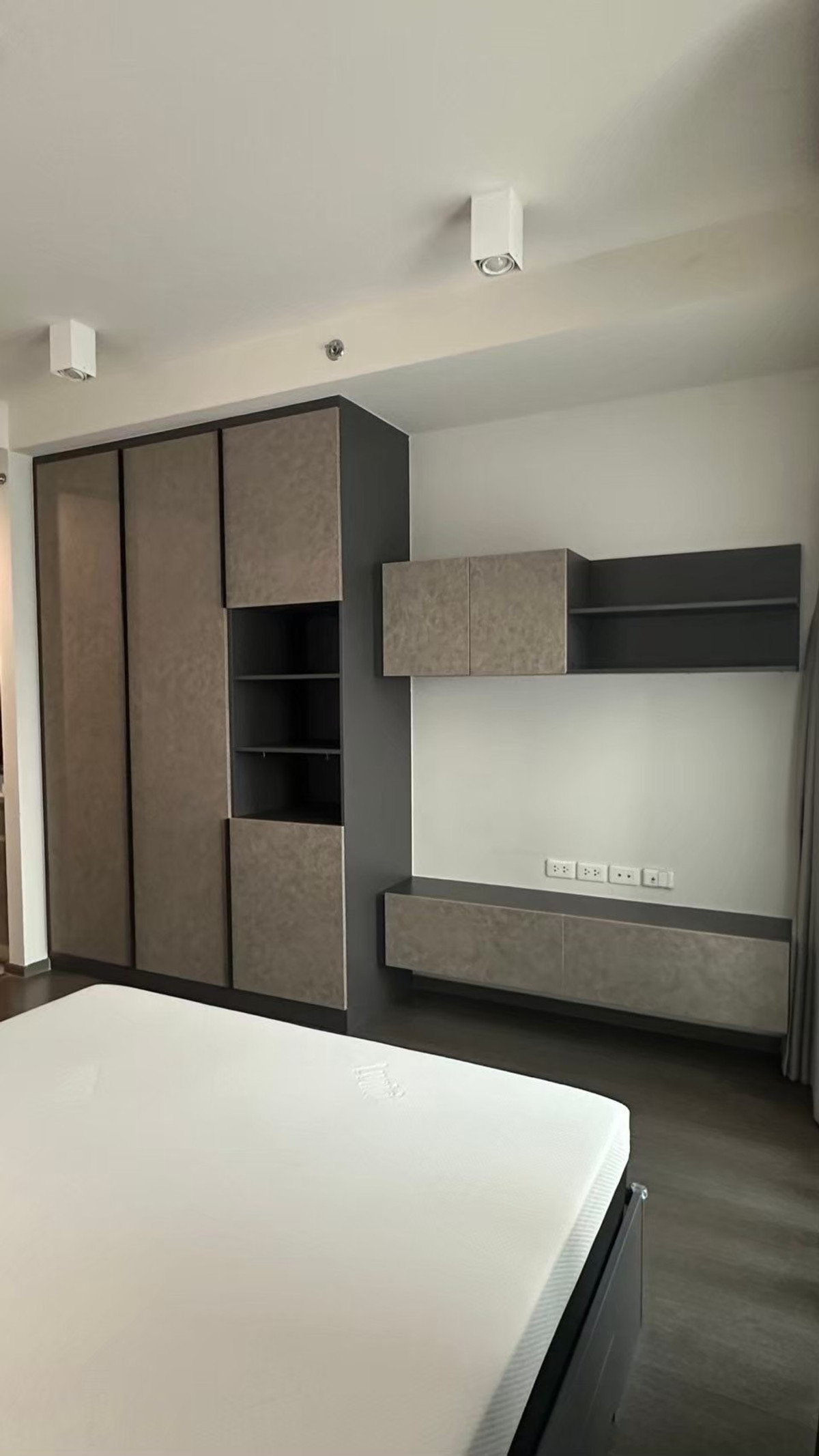 ให้เช่าคอนโดสะพานควาย จตุจักร : 🔥Hot Price🔥IDEO Phaholyothin Chatujak. studio 25sqm 15,500 B 💫ใกล้หมอชิต สะพานควาย ใกล้bts mrt สนใจติดต่อนัดชม พัตเตอร์ 0928895628 Line : plustor_ss 