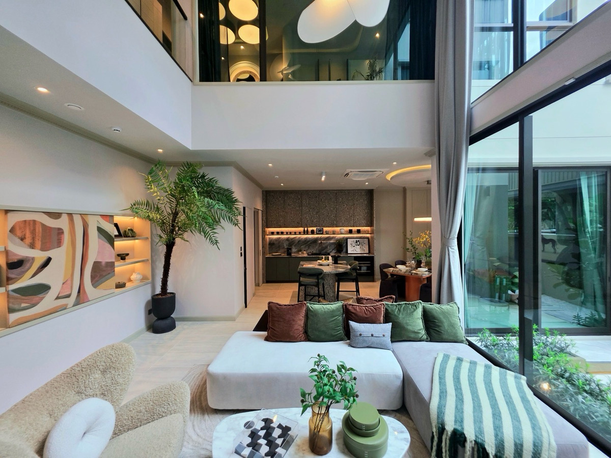 For SaleHouseChaengwatana, Muangthong : HOT DEAL 🔥🔥Grand Bangkok boulevard Don Mueang-Chaengwattana size 450 Sq.m 4 bed 5 bath 3 special parking space only 29 MB!! Contact 086-795-9997