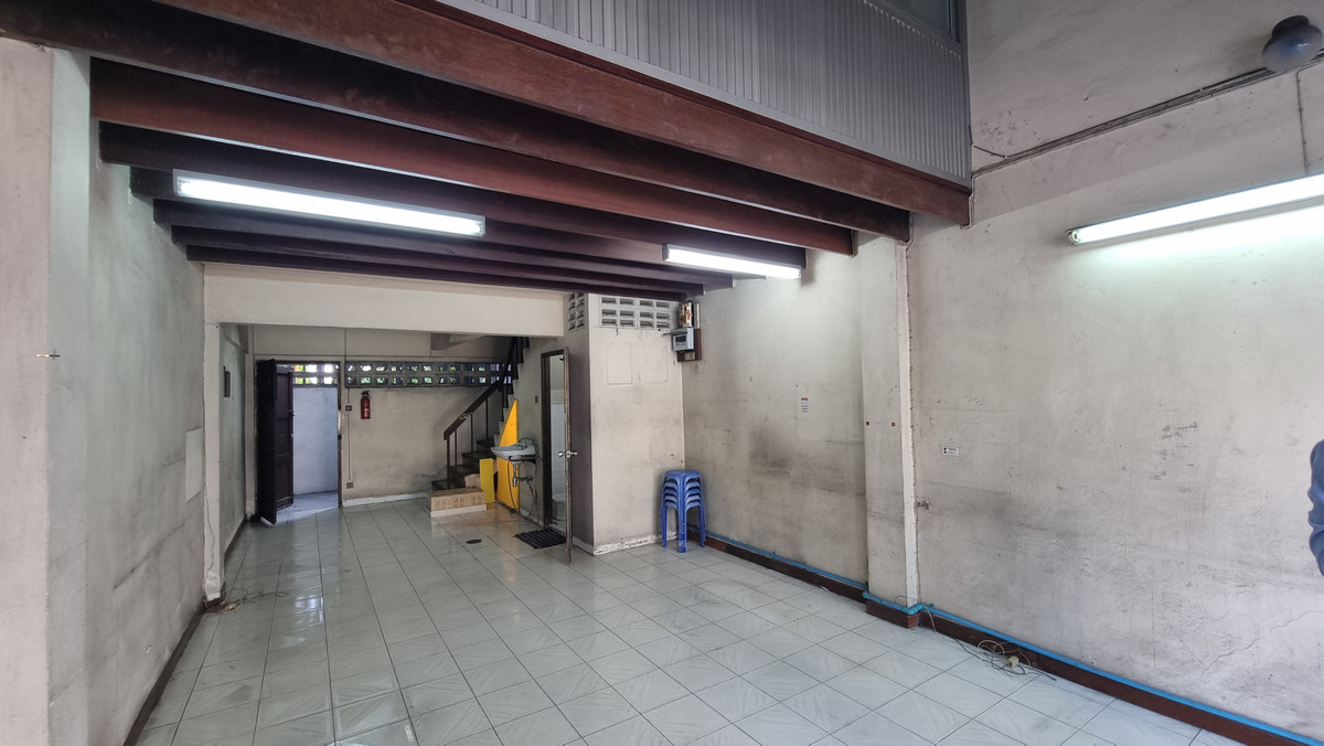 ให้เช่าอาคารพาณิชย์สุขุมวิท อโศก ทองหล่อ : ให้เช่าอาคารพาณิชย์ เอกมัย 4 ชั้น อาคารพาณิชย์ทำเลเอกมัย เหมาะสำหรับทำออฟฟิศ ร้านค้า หรือธุรกิจบริการ