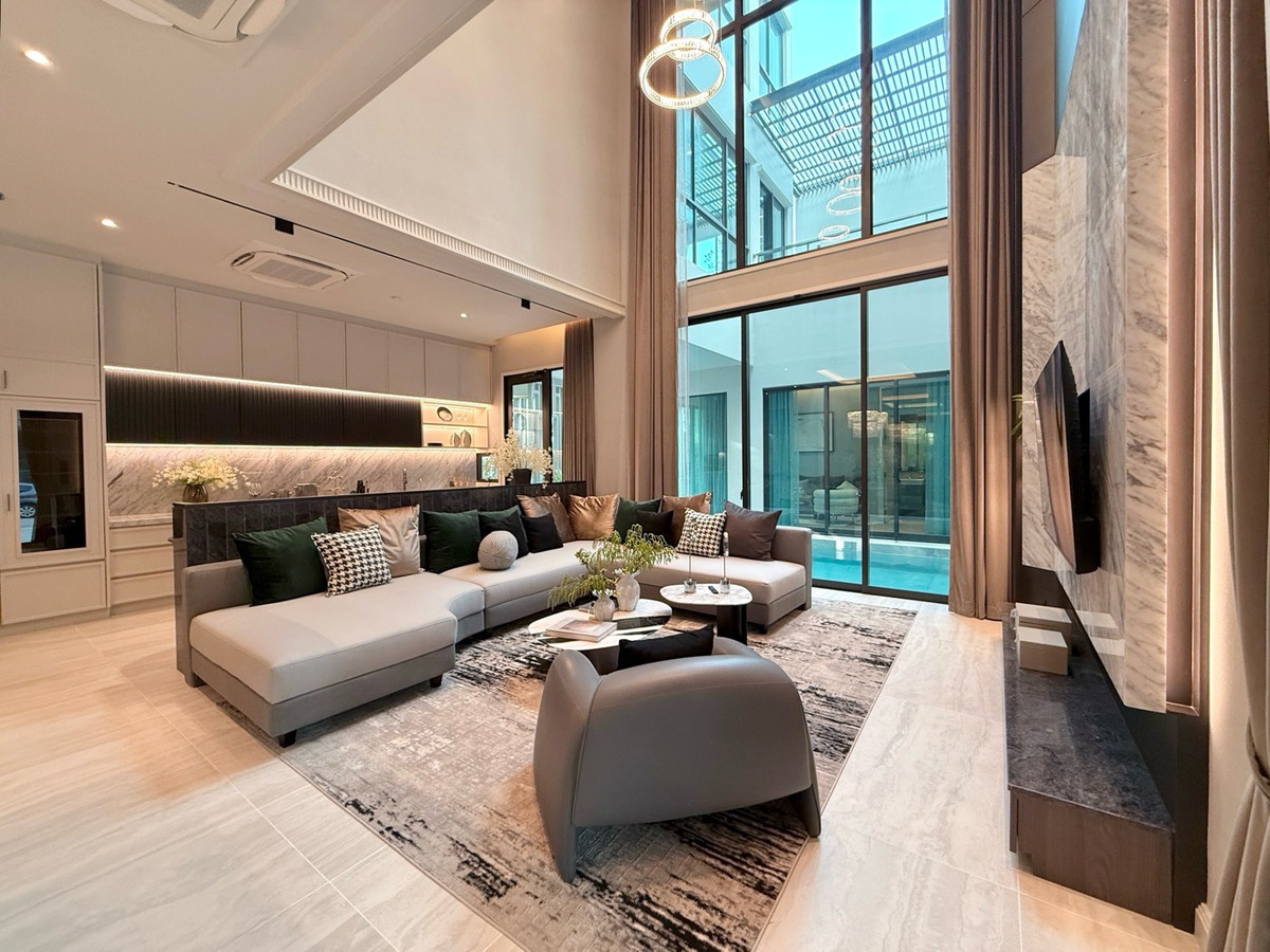 For SaleHouseChaengwatana, Muangthong : HOT DEAL 🔥🔥Grand Bangkok boulevard Don Mueang-Chaengwattana size 735 Sq.m 6 bed 7 bath 5 parking spaces special only 50 MB only!! Contact 086-795-9997