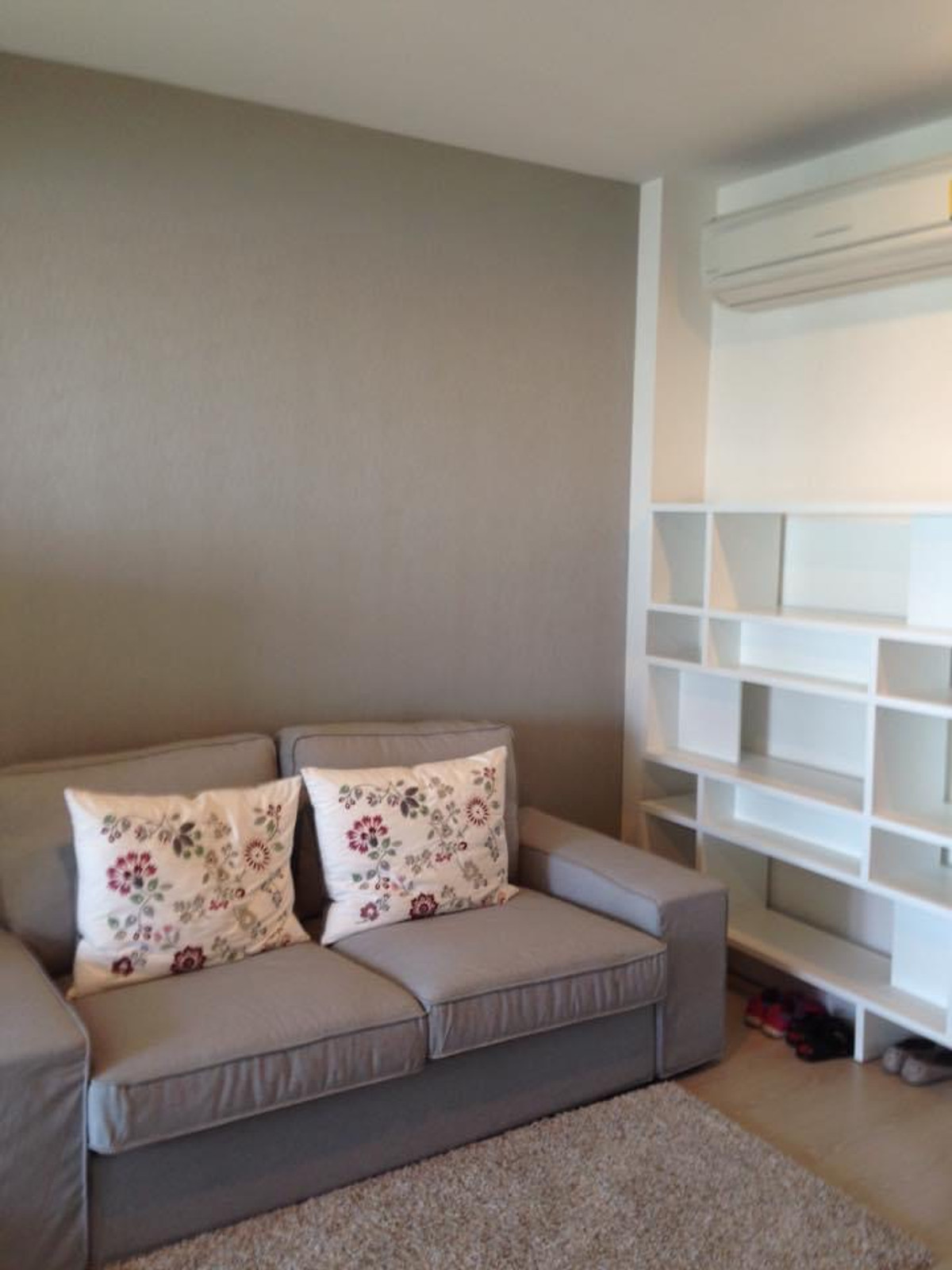 ให้เช่าคอนโดสาทร นราธิวาส : (ไม่รับco) ให้เช่า RHYTHM SATHORN NARATHIWAS 35 ตรม (1bed)  เพียง 18,000/เดือน งดต่อรองค่ะ สัญญาขั้นต่ำ1ปี ติดต่อ ไลน์ jubilojoy1 (ทักได้ตลอด24ชม)