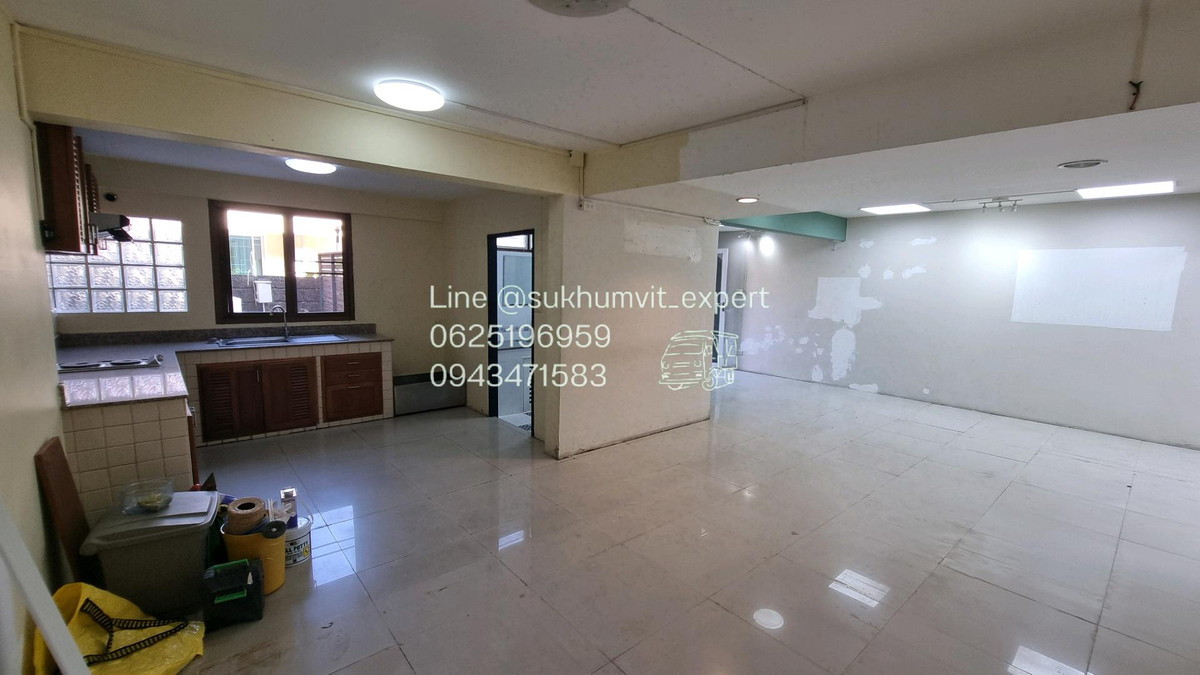 For RentRetail SpaceSukhumvit, Asoke, Thonglor : Shop for rent, Thonglor, no parking. Suitable for businesses that do not use loud noises and are quiet.