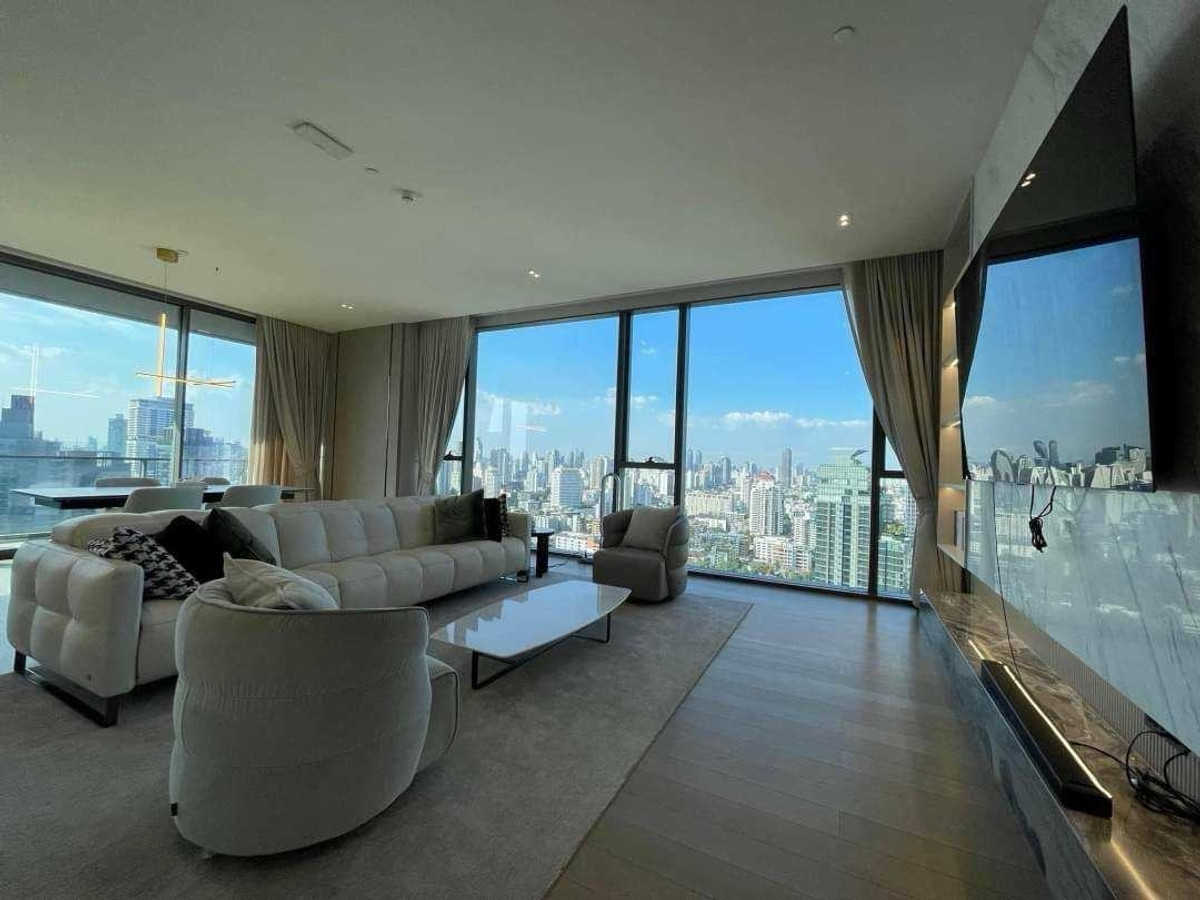 คอนโดสุขุมวิท อโศก ทองหล่อ : ❤️‍🔥Penthouse at The Strand Thonglor ❤️‍🔥 
• Floor 29 • Size 185 sq.m. • 3 Bedrooms, 3 Bathrooms + Maid’s room - Rent 330,000 THB/month | Sale 113 MB