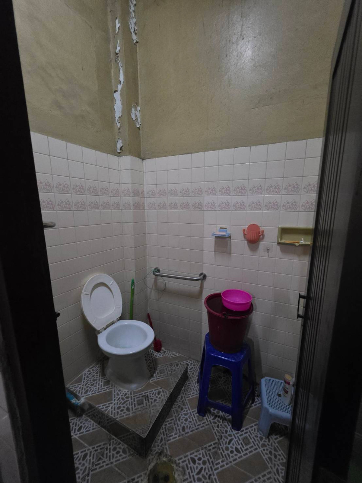 For SaleShop HouseRamkhamhaeng, Hua Mak : Commercial building for sale, located in Soi Ramkhamhaeng 37/1, only 100 meters from the entrance of the alley.