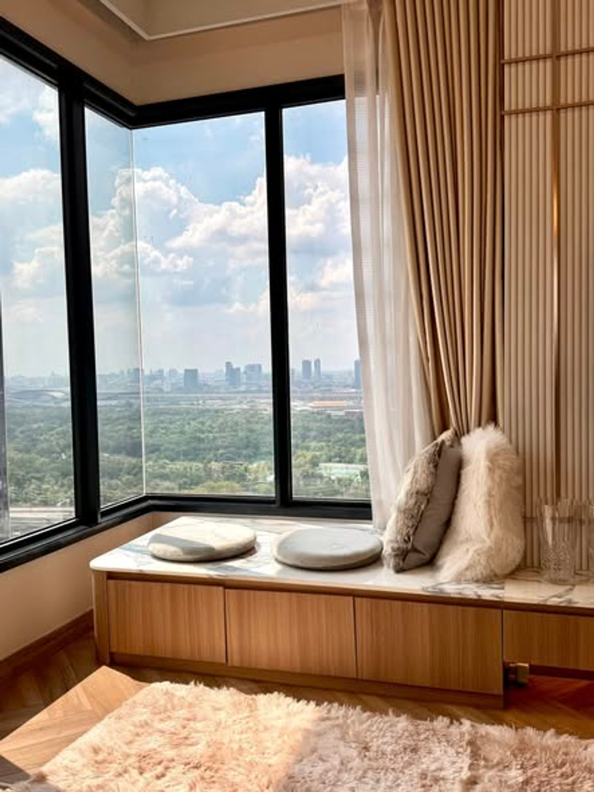 ให้เช่าคอนโดลาดพร้าว เซ็นทรัลลาดพร้าว : ให้เช่า ห้องสวย วิวหลักล้าน ติด BTS ใกล้ห้างฯ