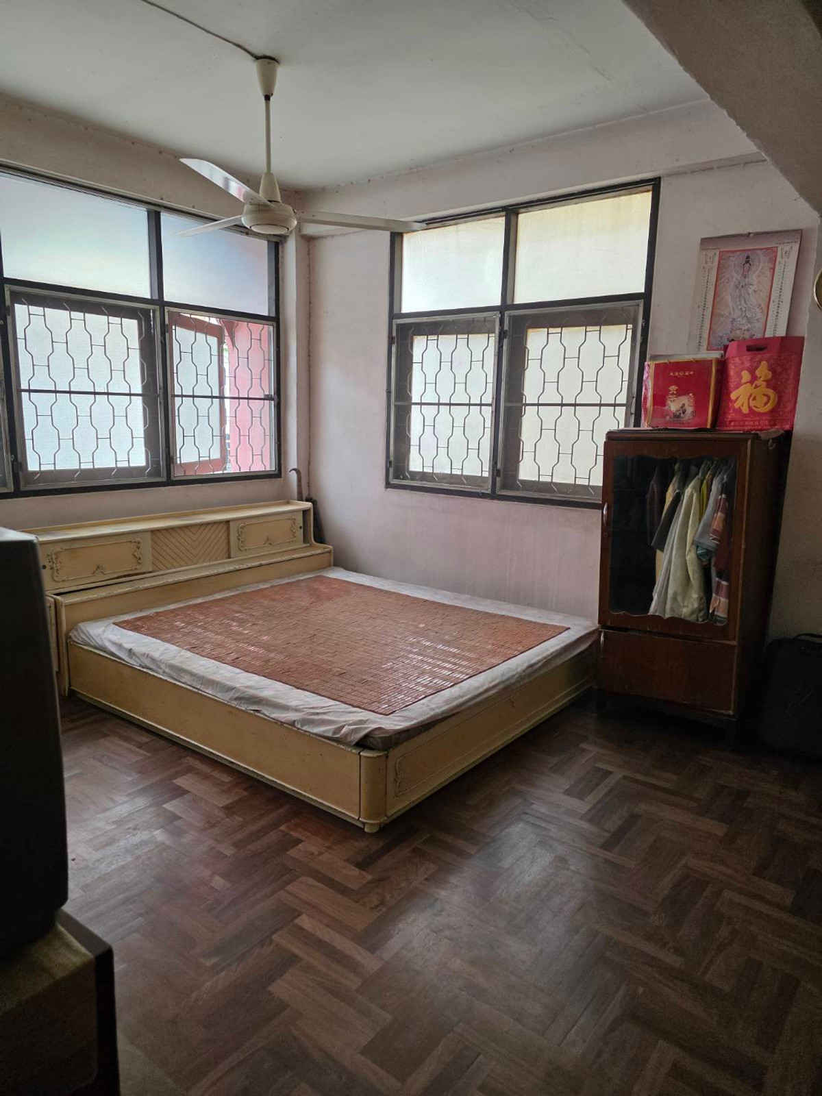 For SaleShop HouseRamkhamhaeng, Hua Mak : Commercial building for sale, located in Soi Ramkhamhaeng 37/1, only 100 meters from the entrance of the alley.