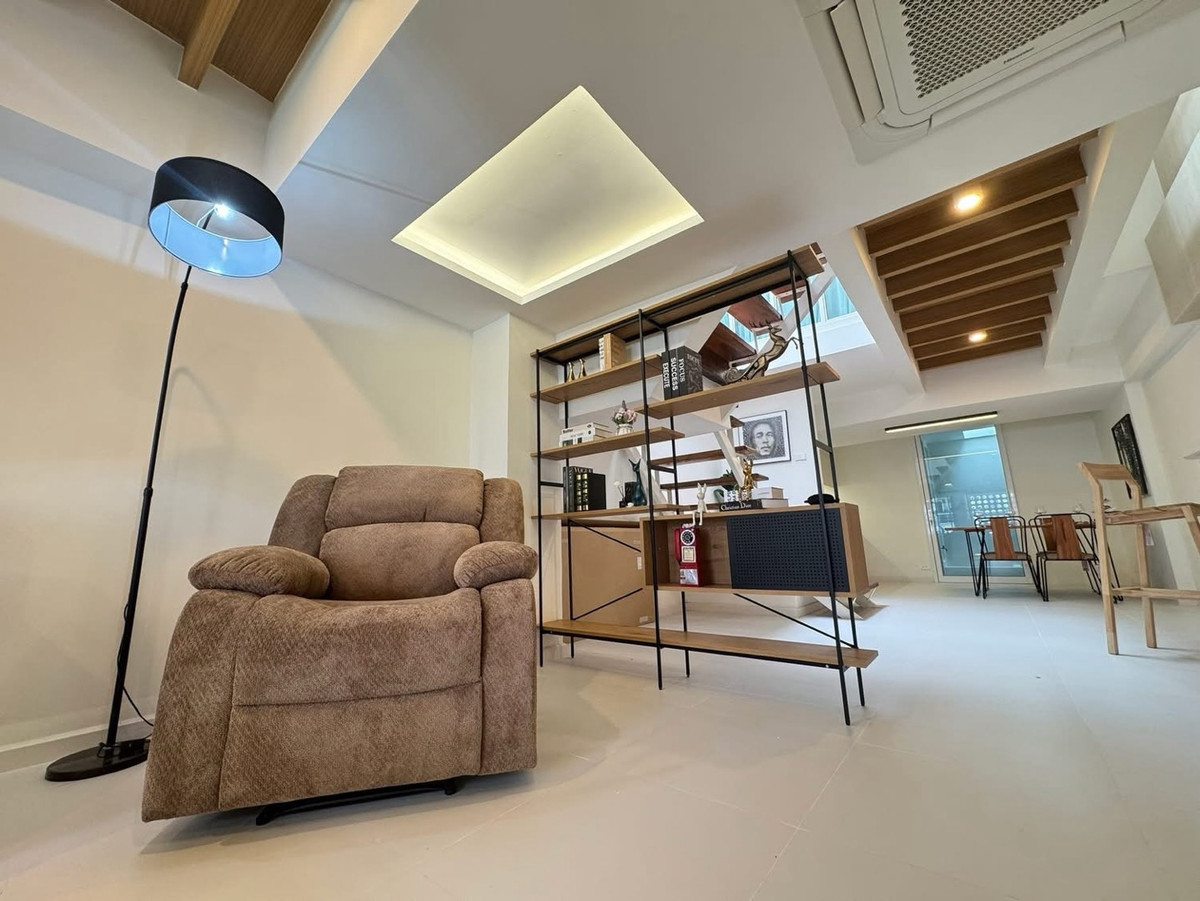 ขายทาวน์โฮมอ่อนนุช อุดมสุข : ⭐️⭐️⭐️ราคาดีที่สุด ตกแต่งพร้อมอยู่ คลองตันนิเวศม์-สุขุมวิท71 ขนาด 170 Sq.m 2 bed 2 bath พิเศษ 9,500,000 MB ติดต่อ 086-795-9997 (จิมมี่)