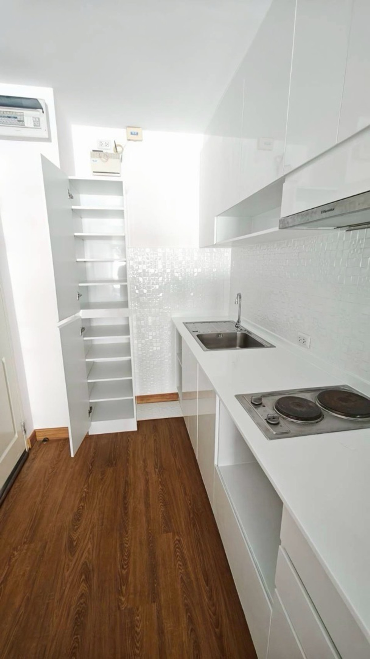 ขายคอนโดลาดพร้าว เซ็นทรัลลาดพร้าว : SYM วิภา–ลาดพร้าว (SYM Vipha-Ladphrao) ขายถูกจริง ห้องมุม ทำเลออฟฟิศใจกลางห้าแยกลาดพร้าว ห้องมุม ทิศตะวันออก