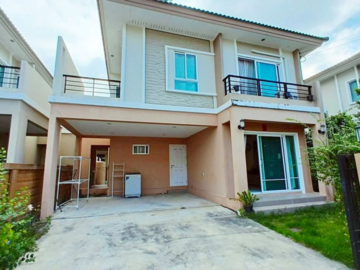 For RentHouseRattanathibet, Sanambinna : Khlong Mahasawat Sch.2.3km. fully furnished LungAom Market 2.3km. Luxury 2-story detached house for
