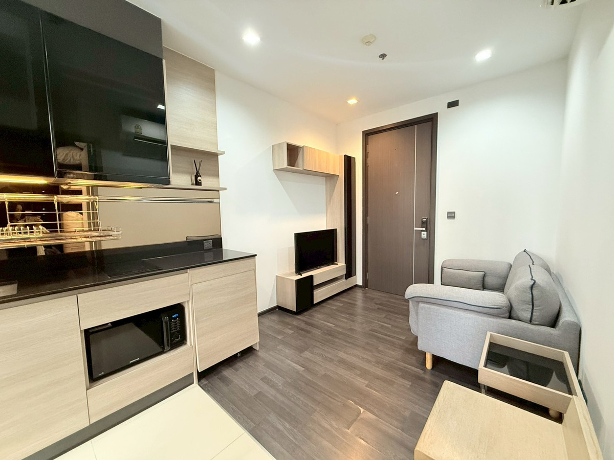 For RentCondoRama9, Petchburi, RCA : 🌃 THE LINE Asoke Ratchada Prime location condo near MRT — perfect for modern working lifestyle 💼✨