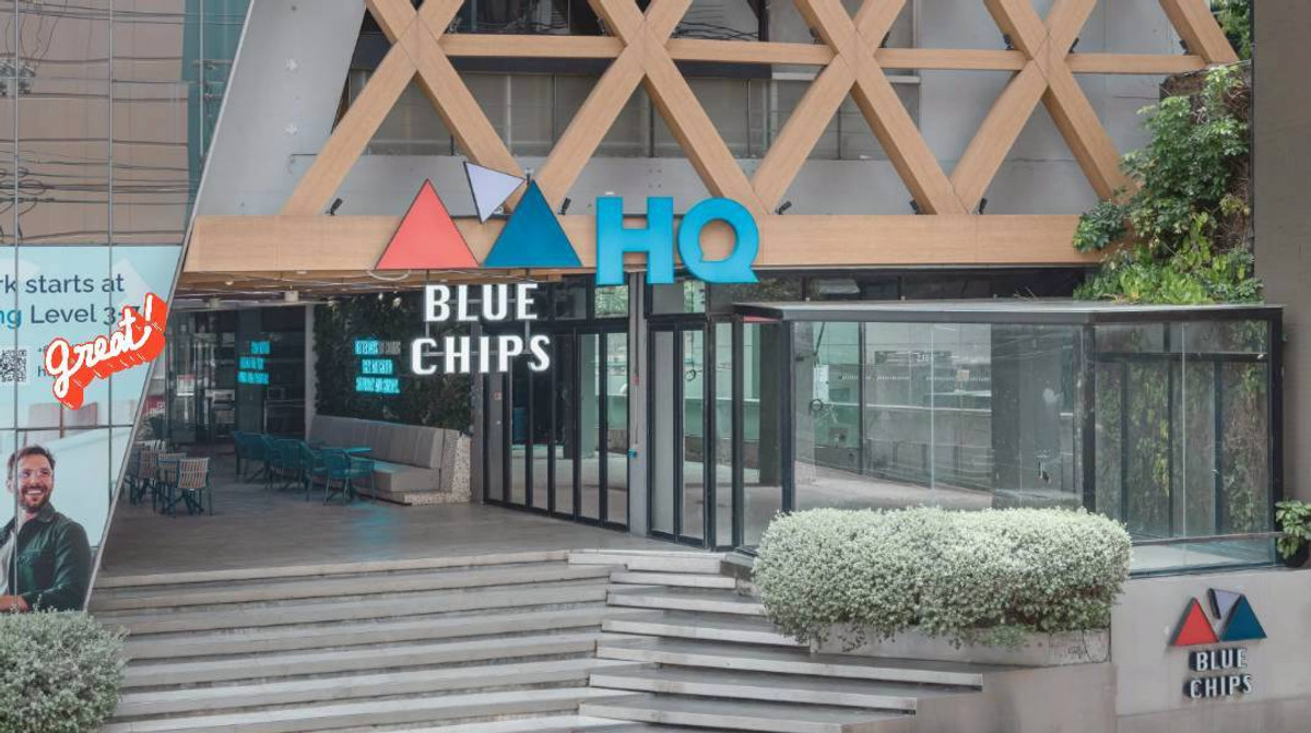 For RentOfficeSukhumvit, Asoke, Thonglor : Space for rent, Blue Chips Thonglor 10, corner area on the front floor. Good location suitable for doing business (N.1888)