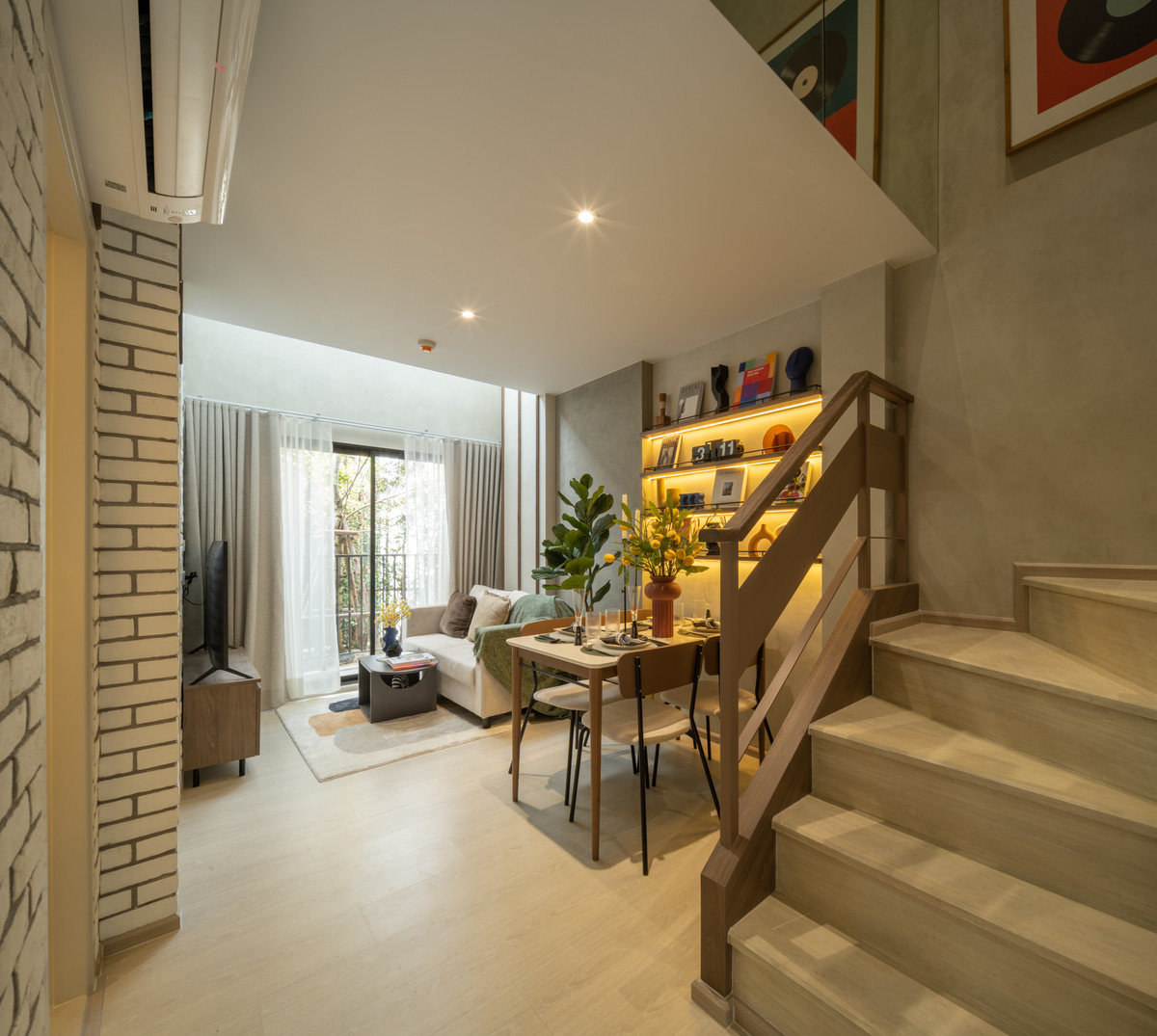 For SaleCondoPathum Thani,Rangsit, Thammasat : 🌟 Best value! Duplex with high ceiling! Large unit near the train station! 🚇📞: 065-626-5636