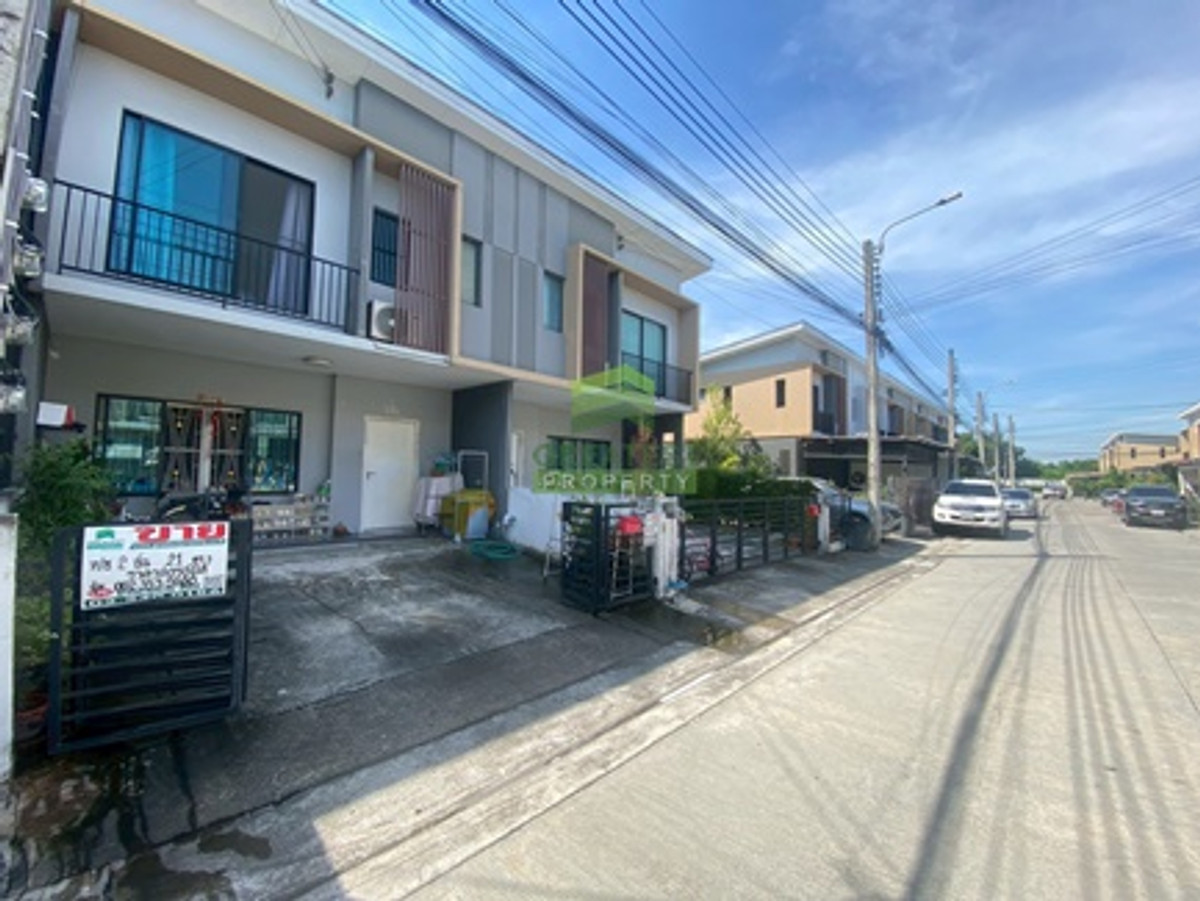 For SaleTownhomePattanakan, Srinakarin : The Connect Village, Suan Luang, On Nut, urgent sale, modern style townhome, 2 floors, area 21 sq m, good location, near BTS Udomsuk.