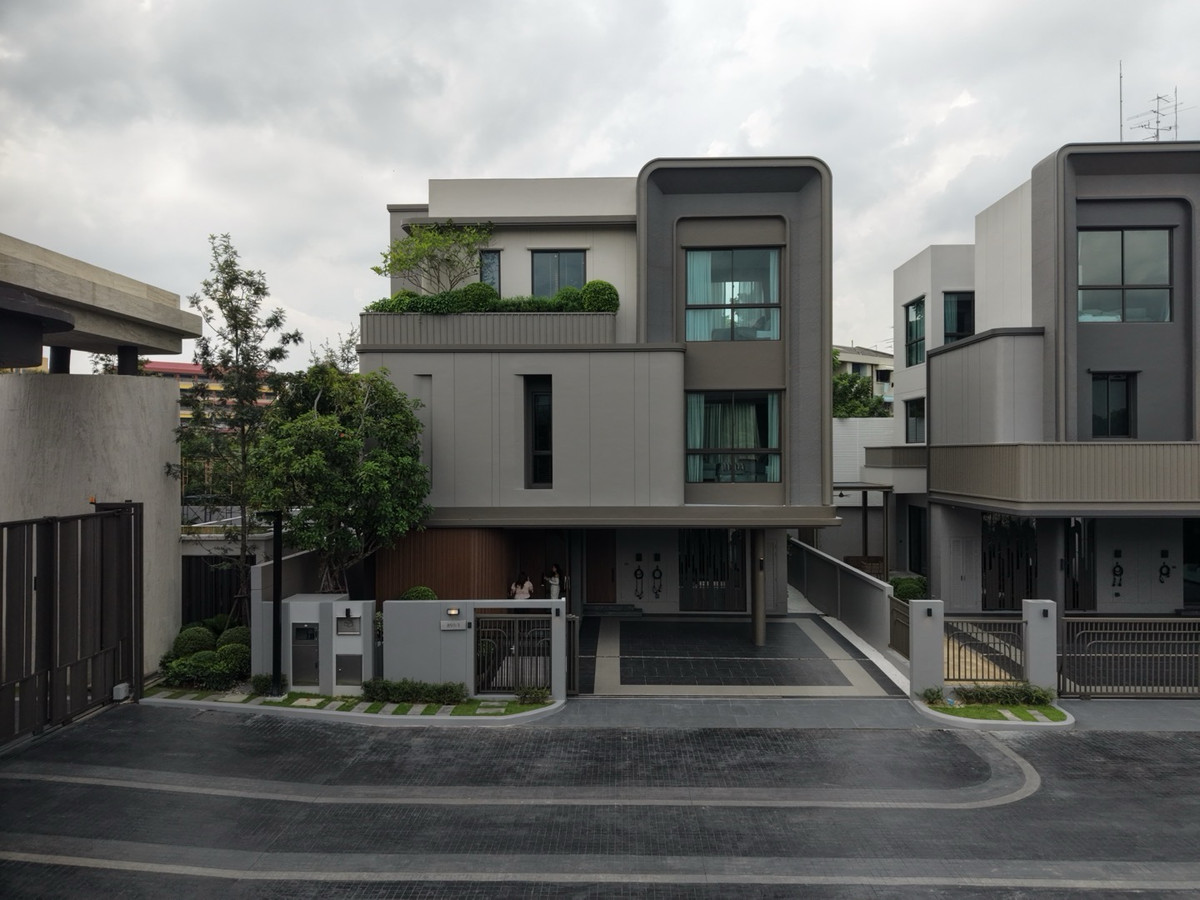 ขายบ้านแจ้งวัฒนะ เมืองทอง : 📌ราคาดีที่สุด ‼️ Grand Bangkok boulevard ดอนเมือง-แจ้งวัฒนะ ขนาด 450 Sq.m 4 bed 5 bath 3 ที่จอดรถ พิเศษเพียง 29 MB เท่านั้น !! 