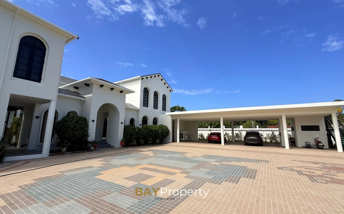 For SaleHousePattaya, Bangsaen, Chonburi : Luxury house near Pattaya Decorated in Italian style, only 10 minutes from the motorway.