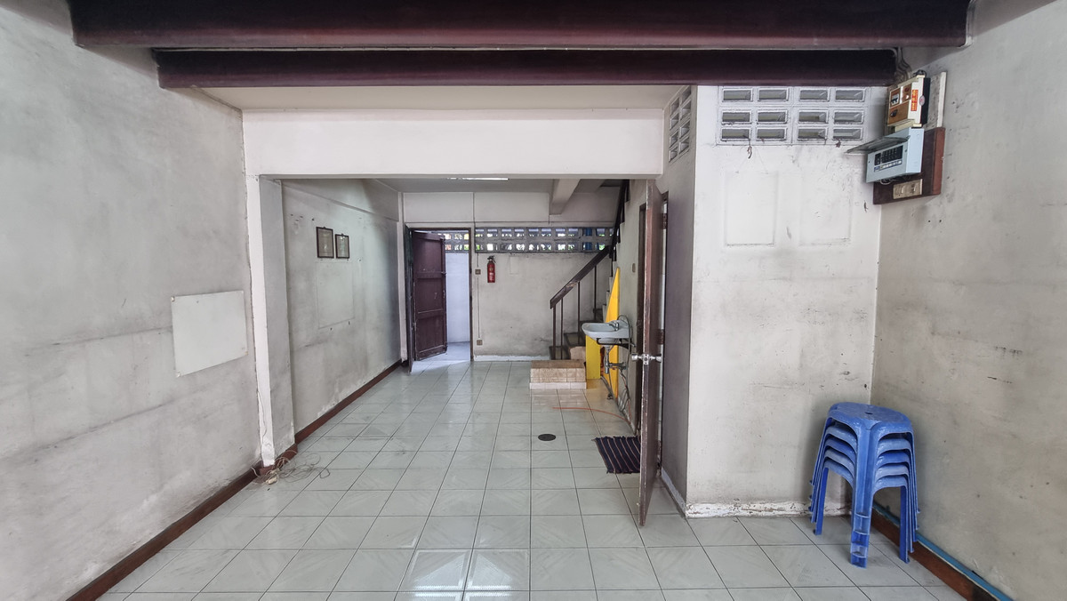 ให้เช่าอาคารพาณิชย์สุขุมวิท อโศก ทองหล่อ : ให้เช่าอาคารพาณิชย์ เอกมัย 4 ชั้น อาคารพาณิชย์ทำเลเอกมัย เหมาะสำหรับทำออฟฟิศ ร้านค้า หรือธุรกิจบริการ