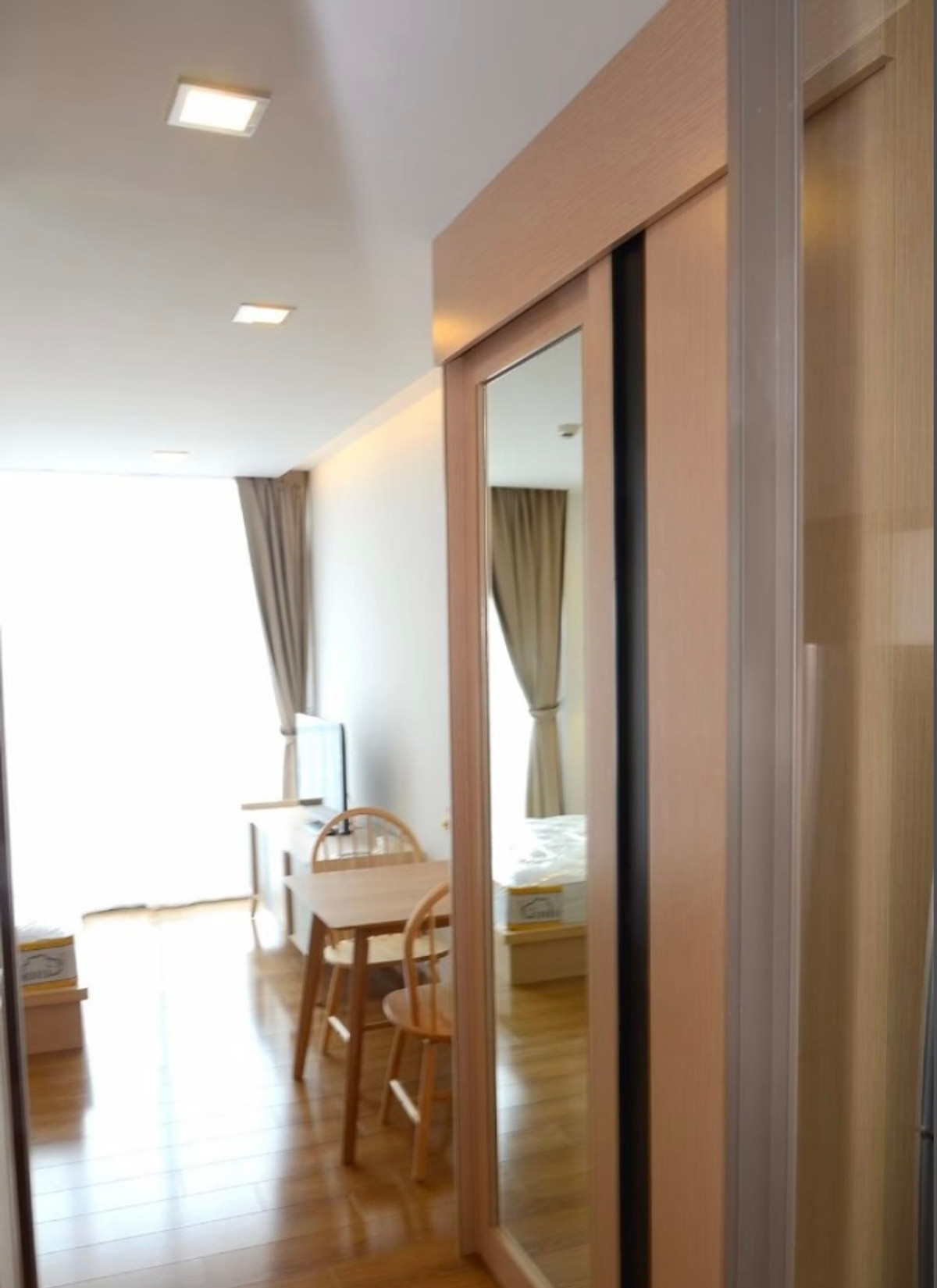 For RentCondoSathorn, Narathiwat : Rent Quad Sathorn, beautiful, cheap, good location, near BTS Chong Nonsi. Interested in Atlant@841qqlnr