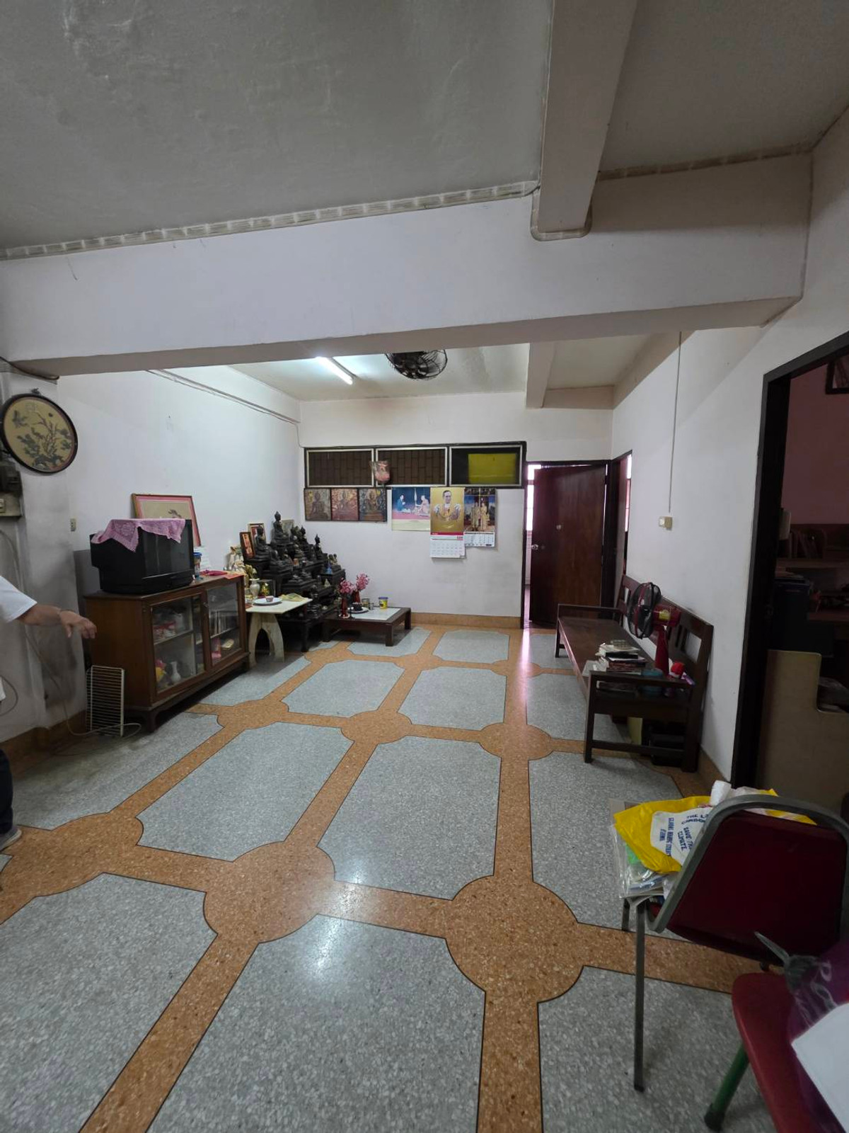 For SaleShop HouseRamkhamhaeng, Hua Mak : Commercial building for sale, located in Soi Ramkhamhaeng 37/1, only 100 meters from the entrance of the alley.