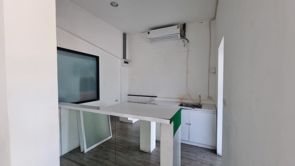 For RentRetail SpaceSukhumvit, Asoke, Thonglor : Shop for rent in Thonglor, suitable for a Japanese bar. Accepting all legal businesses