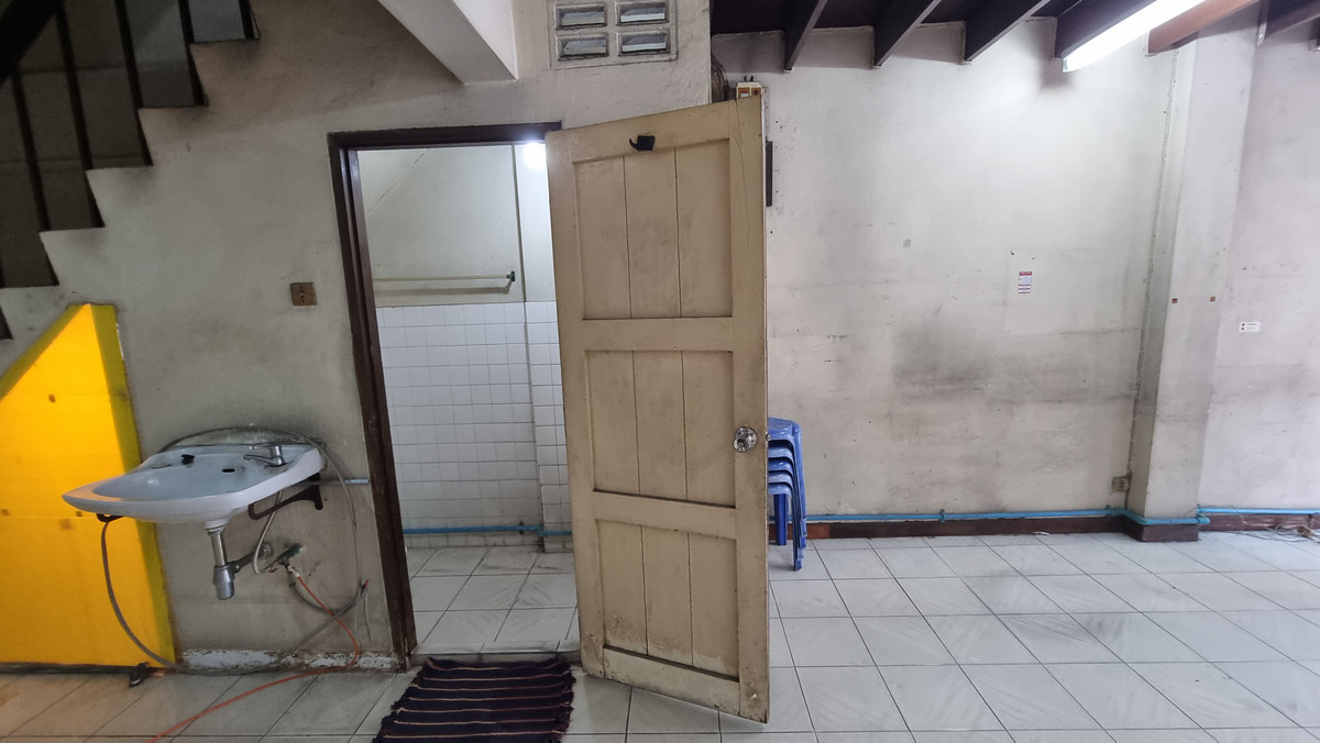 ให้เช่าอาคารพาณิชย์สุขุมวิท อโศก ทองหล่อ : ให้เช่าอาคารพาณิชย์ เอกมัย 4 ชั้น อาคารพาณิชย์ทำเลเอกมัย เหมาะสำหรับทำออฟฟิศ ร้านค้า หรือธุรกิจบริการ