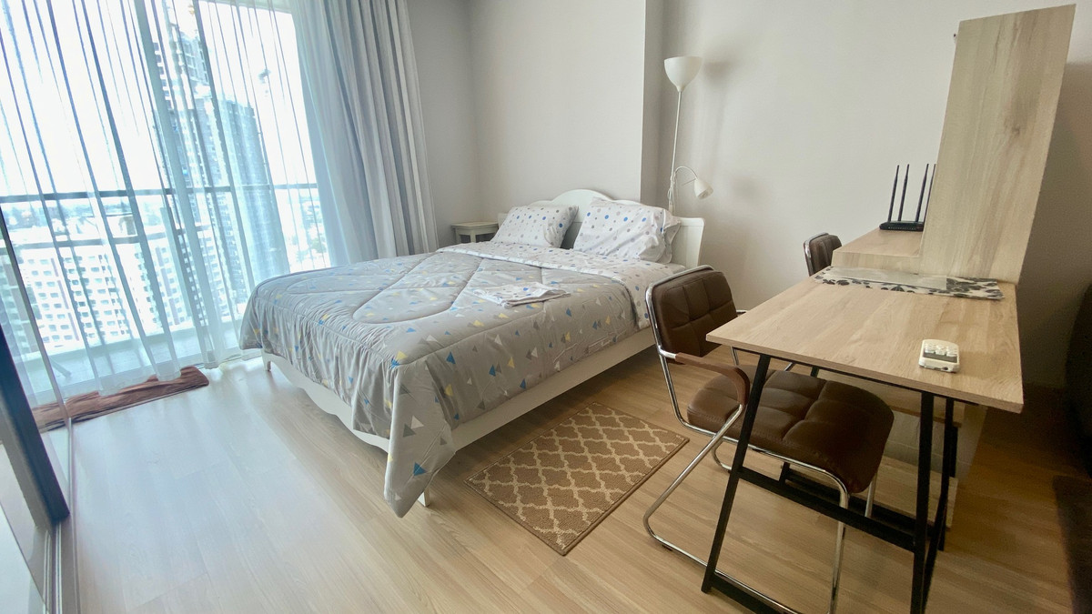 For RentCondoOnnut, Udomsuk : Studio 37 sqm condo at Sky Walk for rent 18,000THB per month, Sukhumvit Soi 71, Phra Khanong BTS station