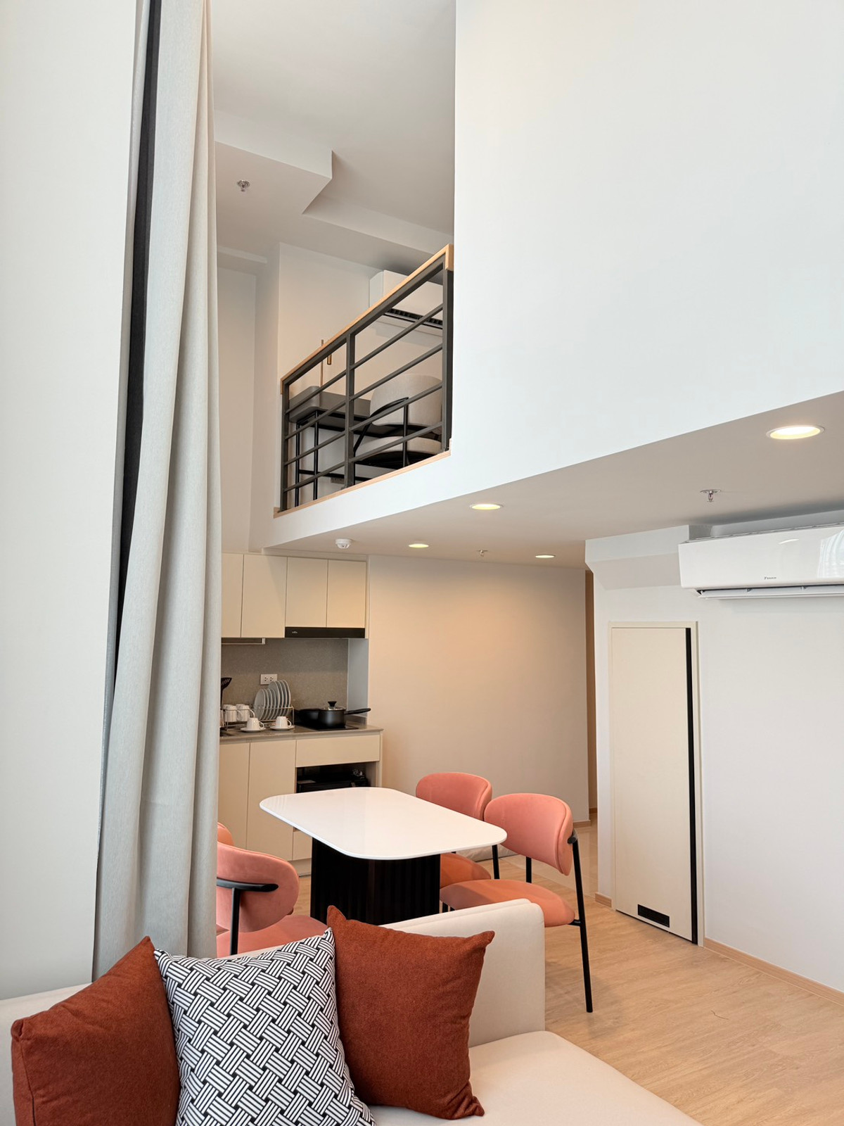 For RentCondoSiam Paragon ,Chulalongkorn,Samyan : 2 floors, 2 bedrooms, for rent, feels like home, Chula location, central area open 24 hours.