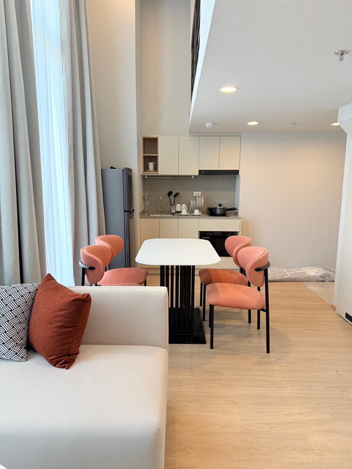 For RentCondoSiam Paragon ,Chulalongkorn,Samyan : 2 floors, 2 bedrooms, for rent, feels like home, Chula location, central area open 24 hours.