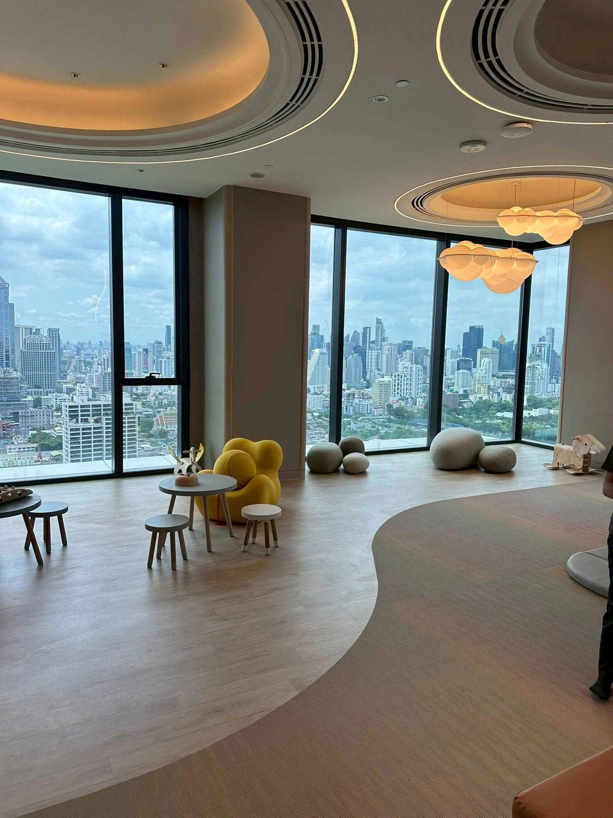 For RentCondoWitthayu, Chidlom, Langsuan, Ploenchit : LTH13844 – Condo for Rent | ONE89 Wireless | 160 sqm | 2 Beds 3 Baths | Near BTS Saladaeng | 350K/Month | Condo for rent ONE89 Wireless