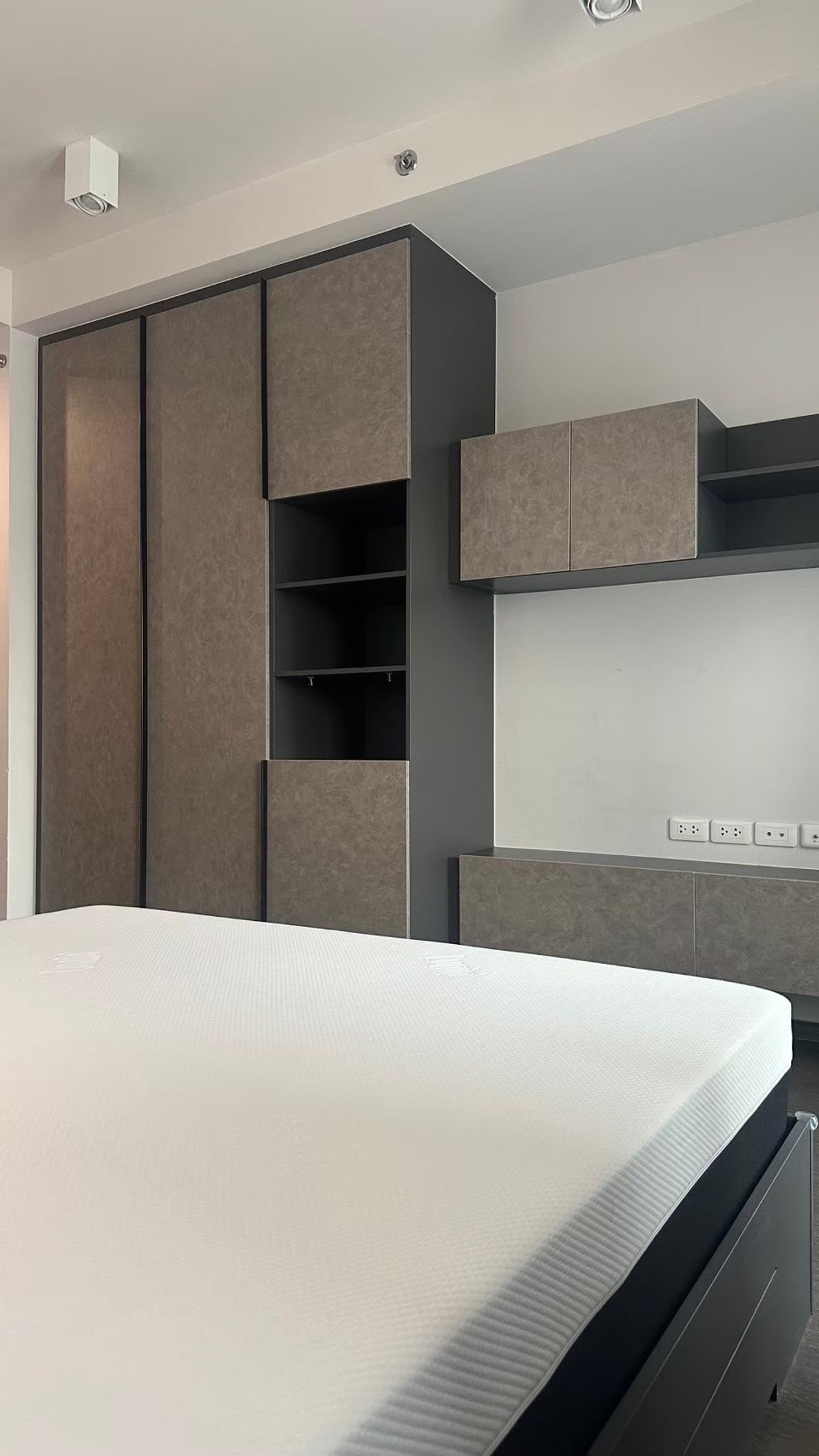 ให้เช่าคอนโดสะพานควาย จตุจักร : 🔥Hot Price🔥IDEO Phaholyothin Chatujak. studio 25sqm 15,500 B 💫ใกล้หมอชิต สะพานควาย ใกล้bts mrt สนใจติดต่อนัดชม พัตเตอร์ 0928895628 Line : plustor_ss 