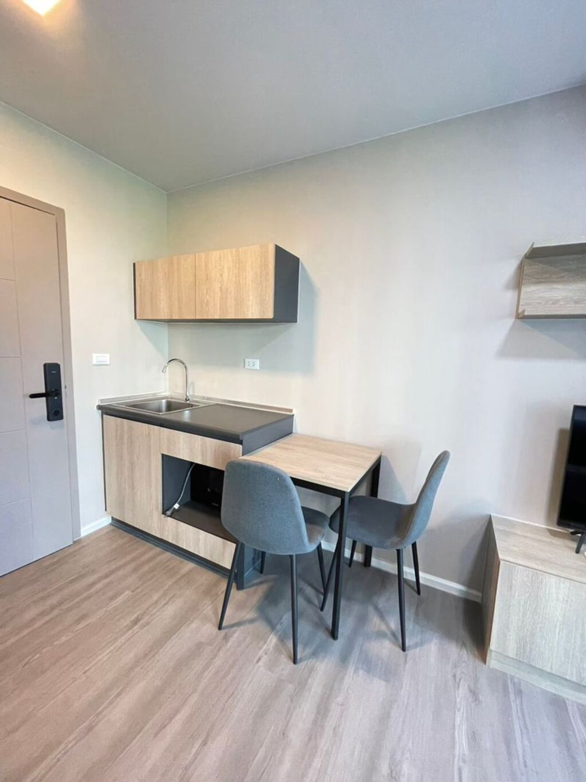 For RentCondoPathum Thani,Rangsit, Thammasat : For Rent Dcondo Campus Hideaway Unit 80/363 (Available 1/1/69) (Pool view)