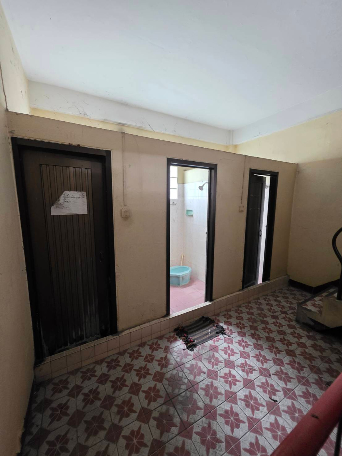 For SaleShop HouseRamkhamhaeng, Hua Mak : Commercial building for sale, located in Soi Ramkhamhaeng 37/1, only 100 meters from the entrance of the alley.