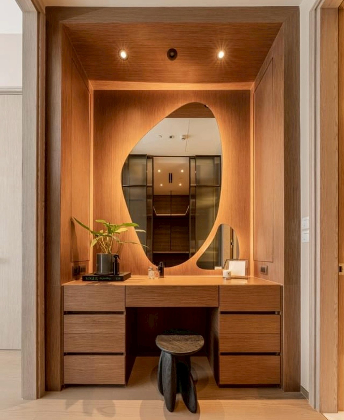 ขายคอนโดวิทยุ ชิดลม หลังสวน : 1-Bed 83 ตร.ม. วิวเมือง ราคาพิเศษ! 🔥 สิทธิพิเศษสำหรับคุณเท่านั้น!  📞: 065-626-5636 (คุณกี้)