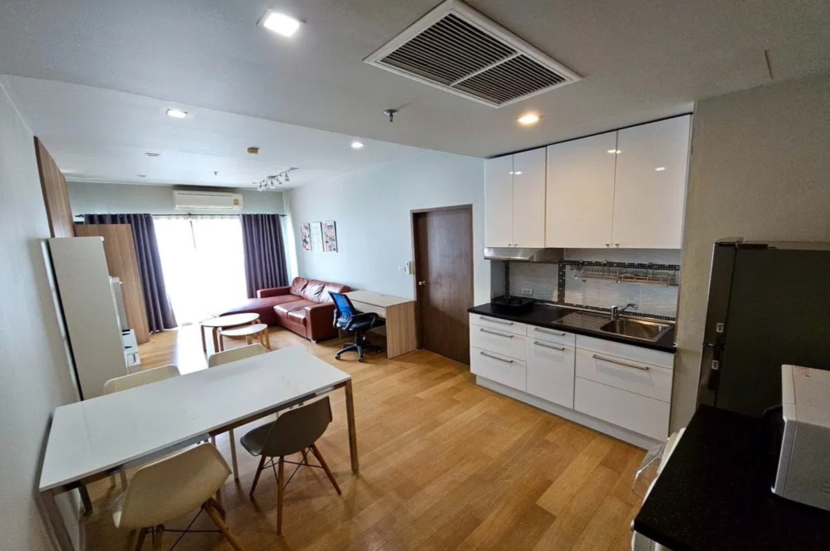 For RentCondoRatchathewi,Phayathai : Noble Revent 50 sq.m. Please add LINE ID @806qphgn o8415o5483 