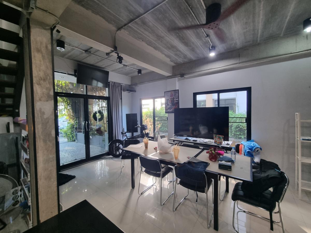 ให้เช่าทาวน์โฮมลาดพร้าว เซ็นทรัลลาดพร้าว : เช่าทาวน์โฮม 3 ห้องนอน ลาดพร้าว ใกล้เมือง พร้อมอยู่ 60,000 บาท/เดือน บ้านสวยราคาดี ทำเลทอง ตอบโจทย์ครอบครัวใหญ่!