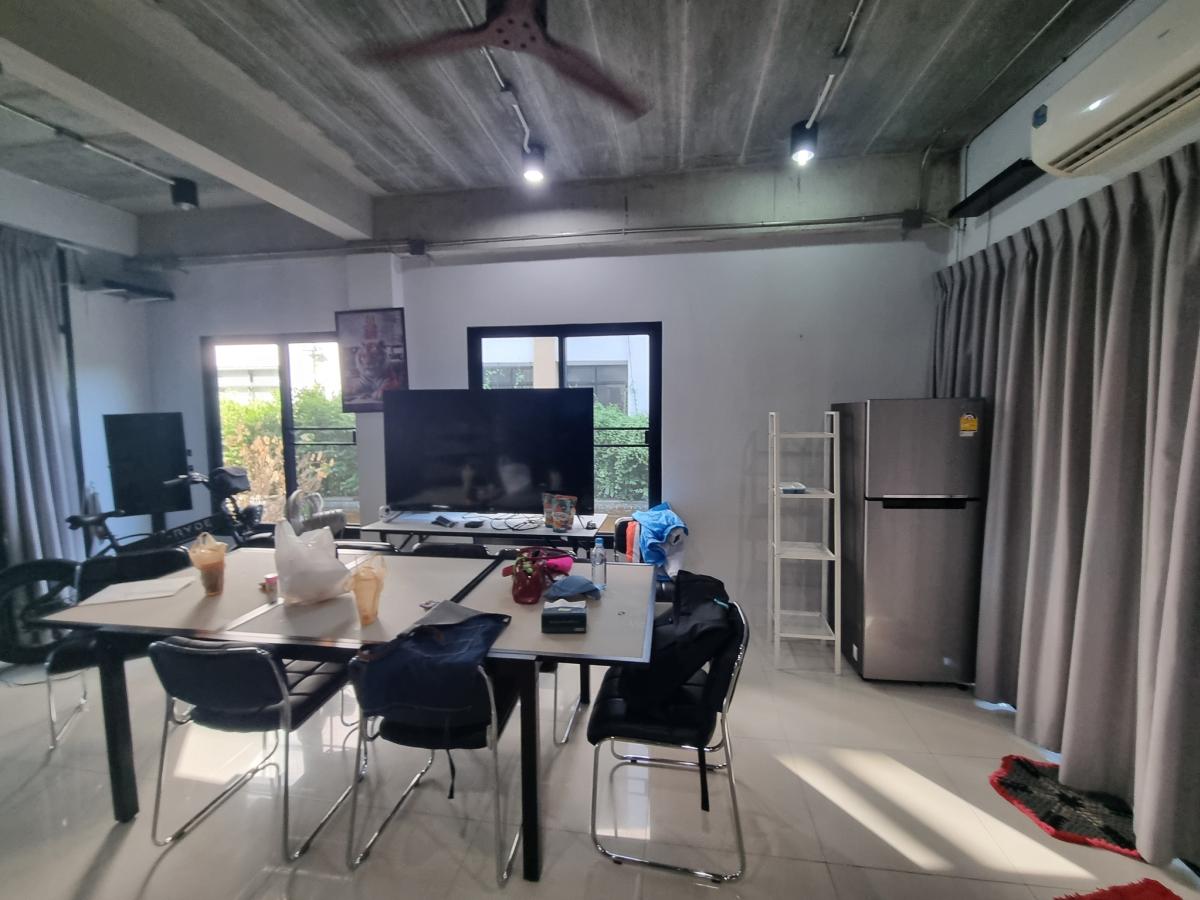 ให้เช่าทาวน์โฮมลาดพร้าว เซ็นทรัลลาดพร้าว : เช่าทาวน์โฮม 3 ห้องนอน ลาดพร้าว ใกล้เมือง พร้อมอยู่ 60,000 บาท/เดือน บ้านสวยราคาดี ทำเลทอง ตอบโจทย์ครอบครัวใหญ่!