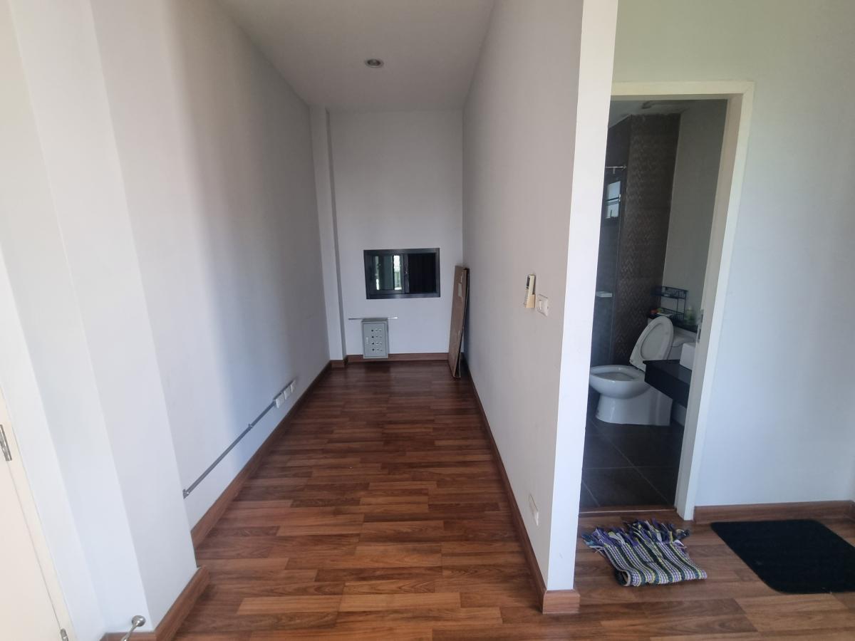 ให้เช่าทาวน์โฮมลาดพร้าว เซ็นทรัลลาดพร้าว : เช่าทาวน์โฮม 3 ห้องนอน ลาดพร้าว ใกล้เมือง พร้อมอยู่ 60,000 บาท/เดือน บ้านสวยราคาดี ทำเลทอง ตอบโจทย์ครอบครัวใหญ่!