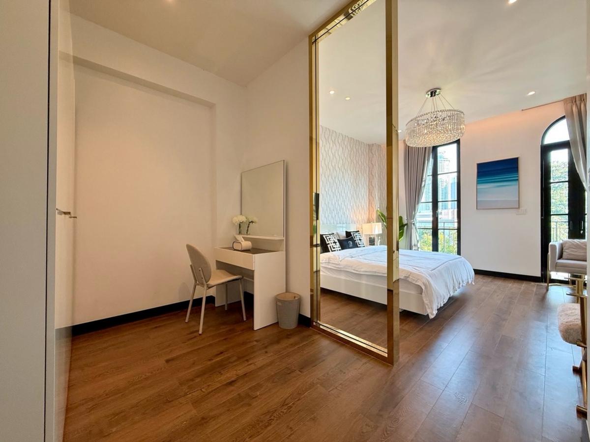 ให้เช่าบ้านสุขุมวิท อโศก ทองหล่อ : 28/01/2026, ให้เช่า ! บ้านเดี่ยวทรงสูงสุดหรู 3 ชั้น บนทำเลใจกลางเมือง ซอยสุขุมวิท 67  ห่างจากหน้าซอยเพียง 500 เมตร สามารถดัดแปลงเป็นออฟฟิศ เดิน 7 นาทีถึง BTS ใกล้ทางขึ้นลงทางด่วน