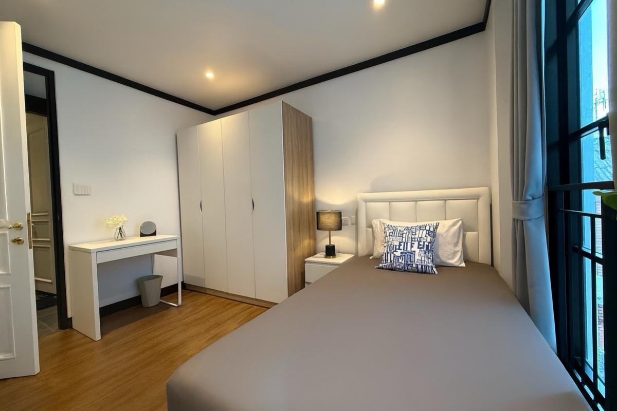 ให้เช่าบ้านสุขุมวิท อโศก ทองหล่อ : 28/01/2026, ให้เช่า ! บ้านเดี่ยวทรงสูงสุดหรู 3 ชั้น บนทำเลใจกลางเมือง ซอยสุขุมวิท 67  ห่างจากหน้าซอยเพียง 500 เมตร สามารถดัดแปลงเป็นออฟฟิศ เดิน 7 นาทีถึง BTS ใกล้ทางขึ้นลงทางด่วน