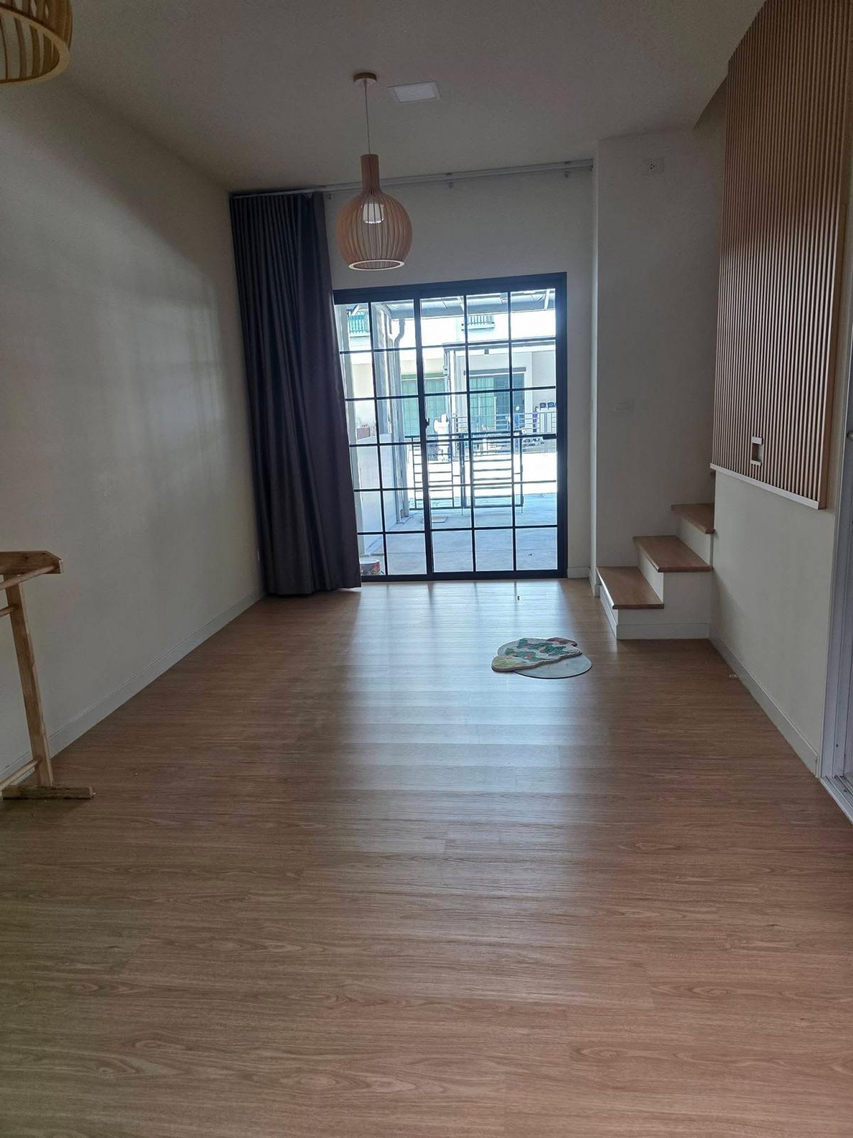 For RentTownhomeLadprao101, Happy Land, The Mall Bang Kapi : Townhome for rent, 3 bedrooms, next to Lat Phrao 101 Price only 20,000 baht/month, fully furnished!