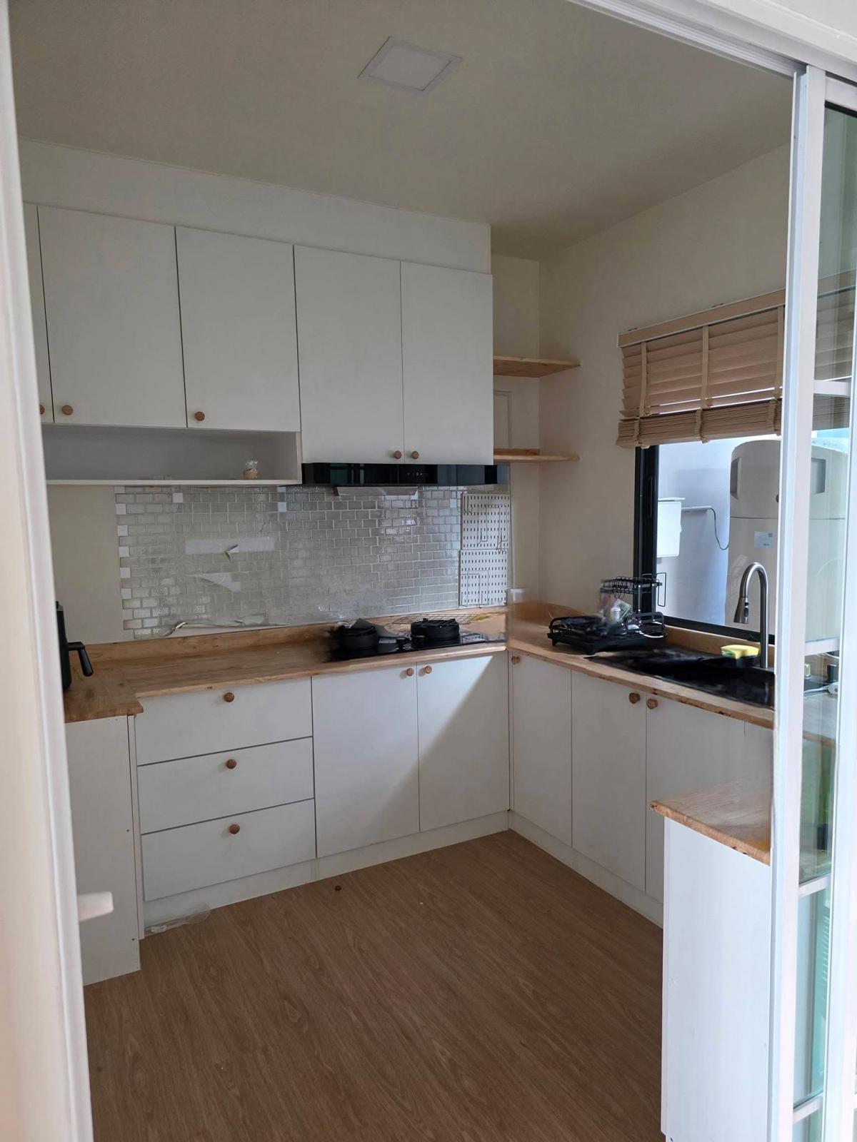 For RentTownhomeLadprao101, Happy Land, The Mall Bang Kapi : Townhome for rent, 3 bedrooms, next to Lat Phrao 101 Price only 20,000 baht/month, fully furnished!